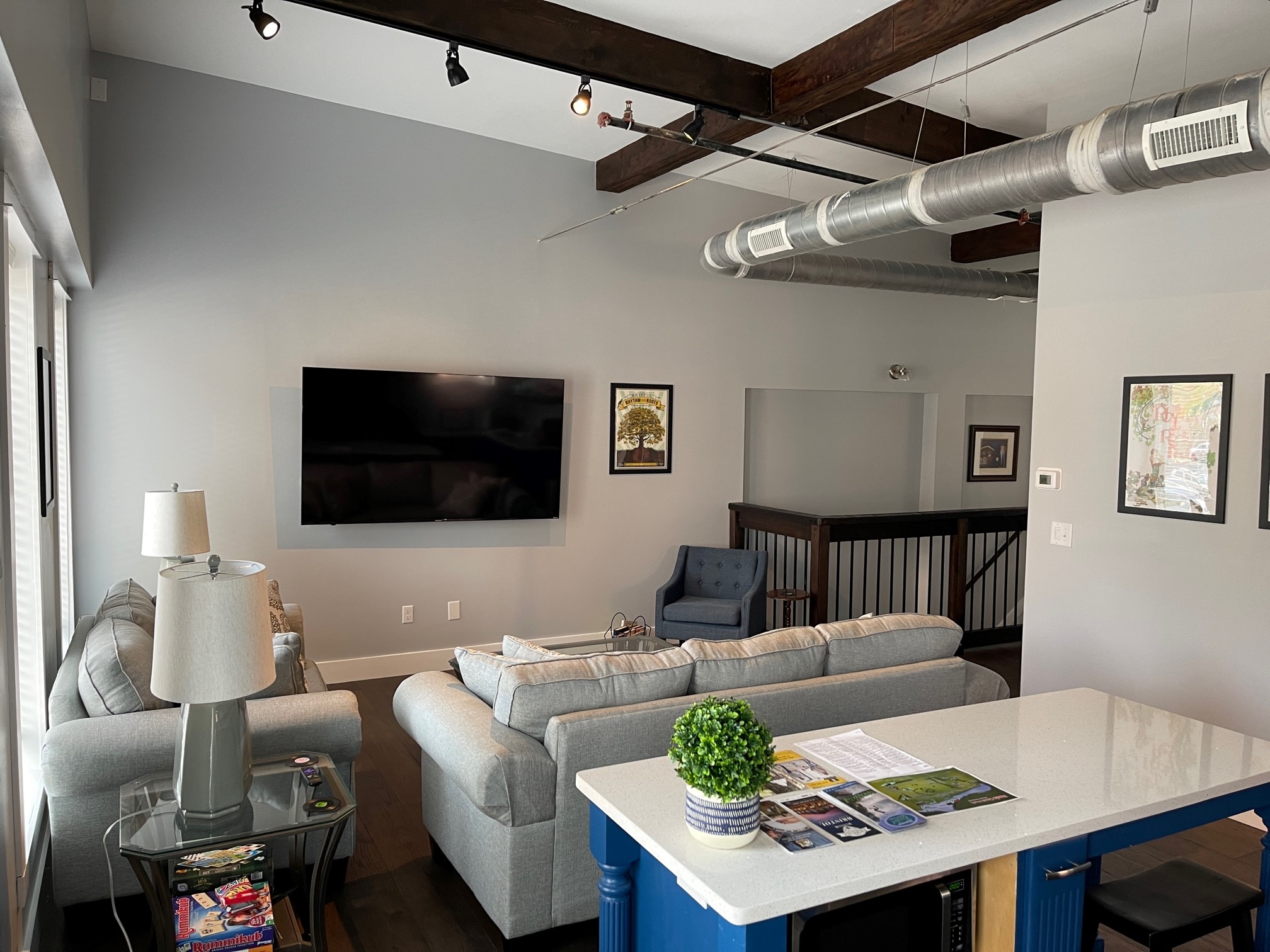 Downtown Bristol Loft! TN/VA 2Br/2Ba on State St.!