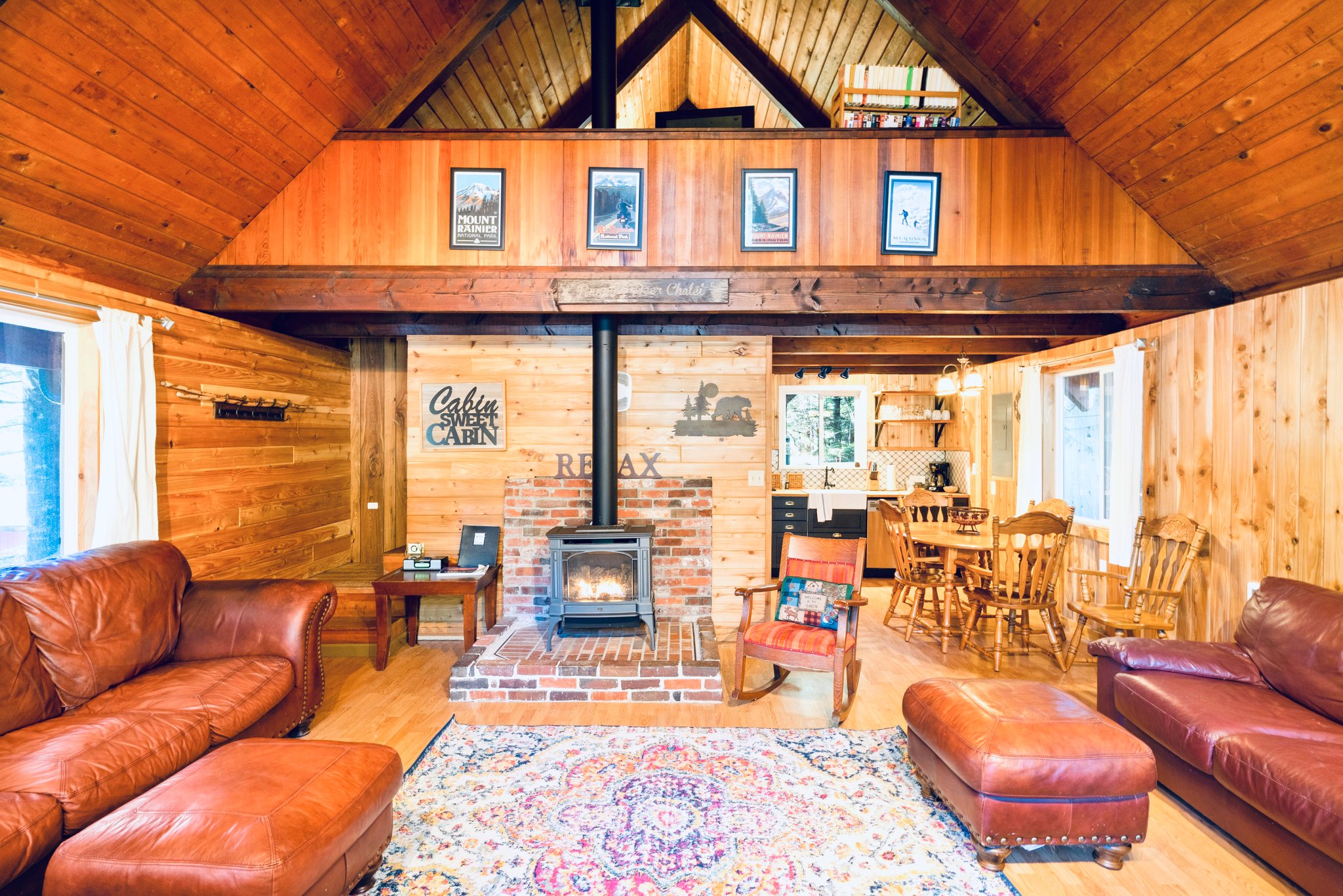 Running Deer Chalet Hot Tub, WiFi, Firepit Planinske kuće za najam