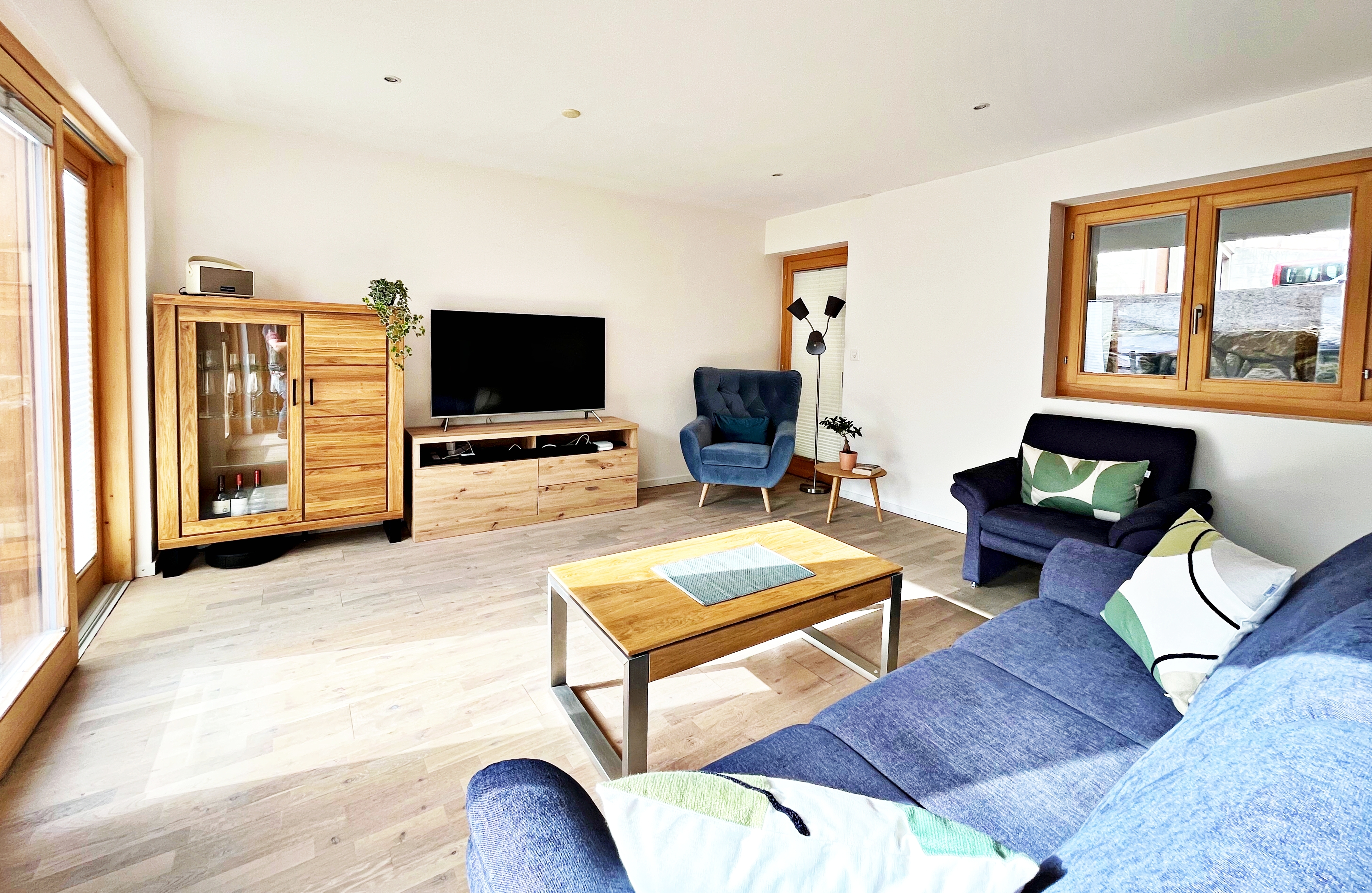 Bright apt. 5 min walk to lifts + ski lift locker