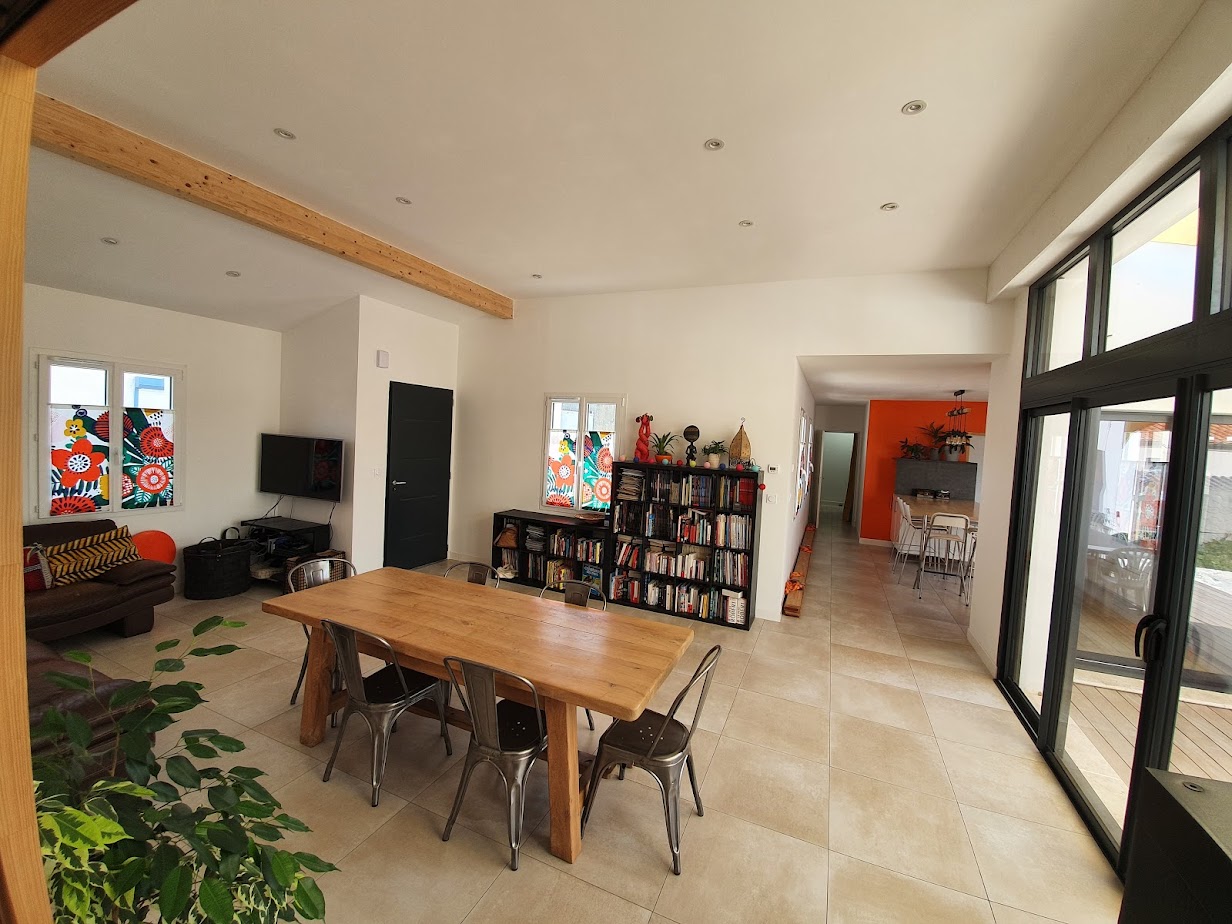 Recent house-pool-center city- 5min beach