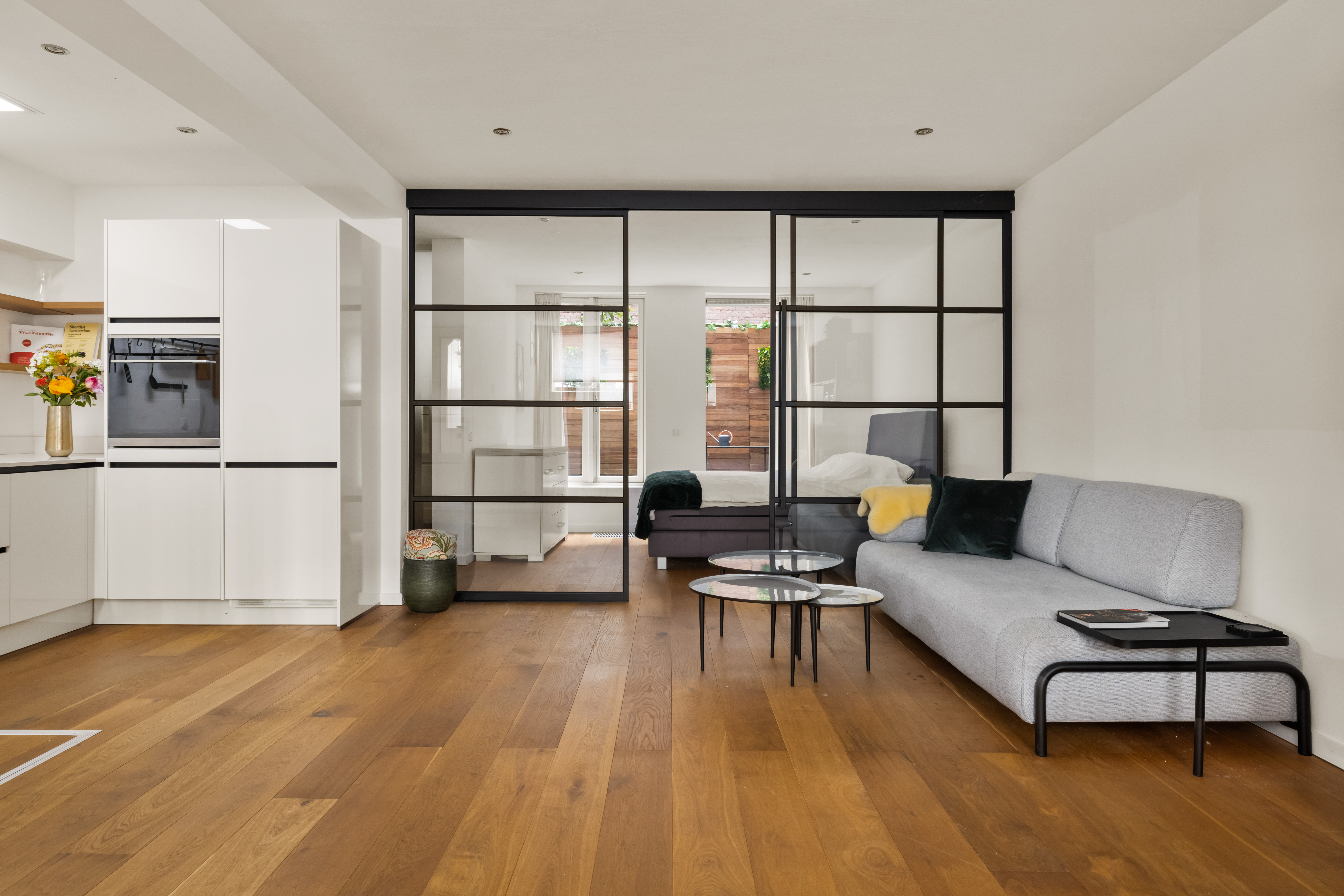 Central Amsterdam Lovely 1 bedr condo with patio — Amsterdam stay