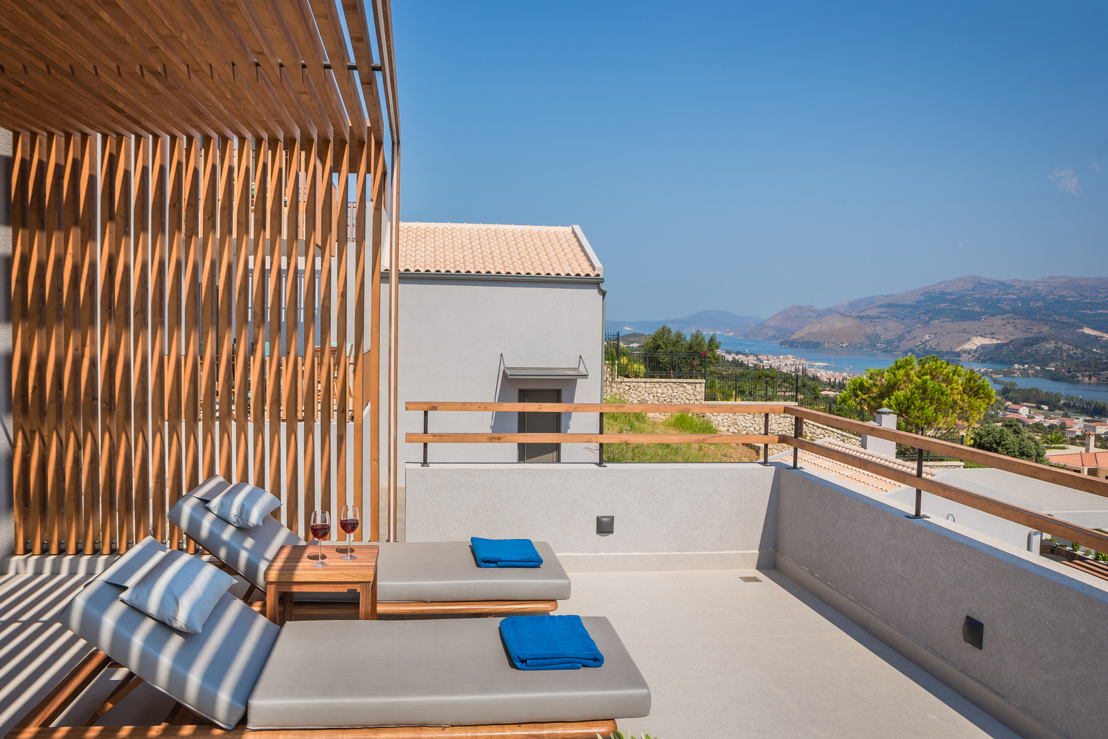 Harmony Suites SKY (Queen suite with sea view)