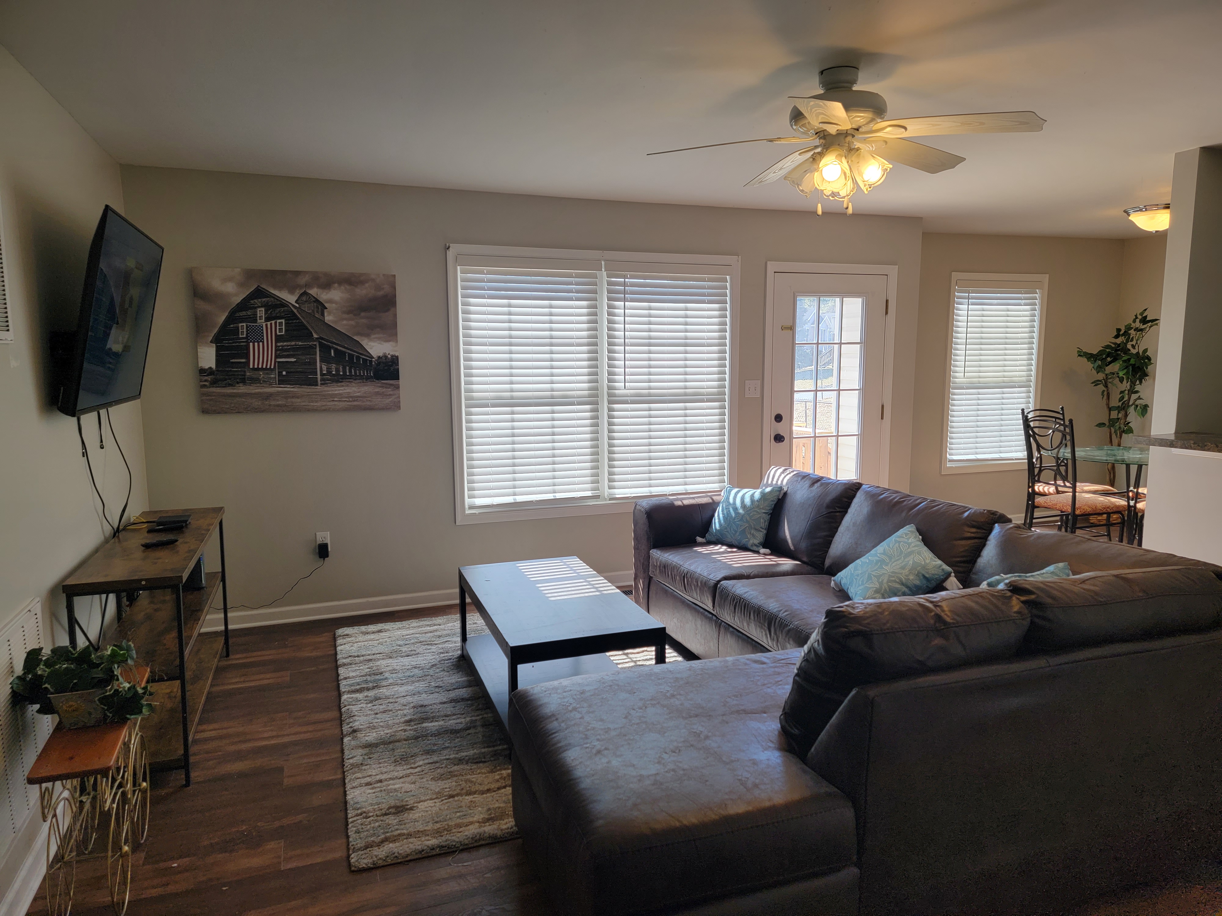 CHEERFUL 3-BEDROOM HOME IN MARTINSBURG