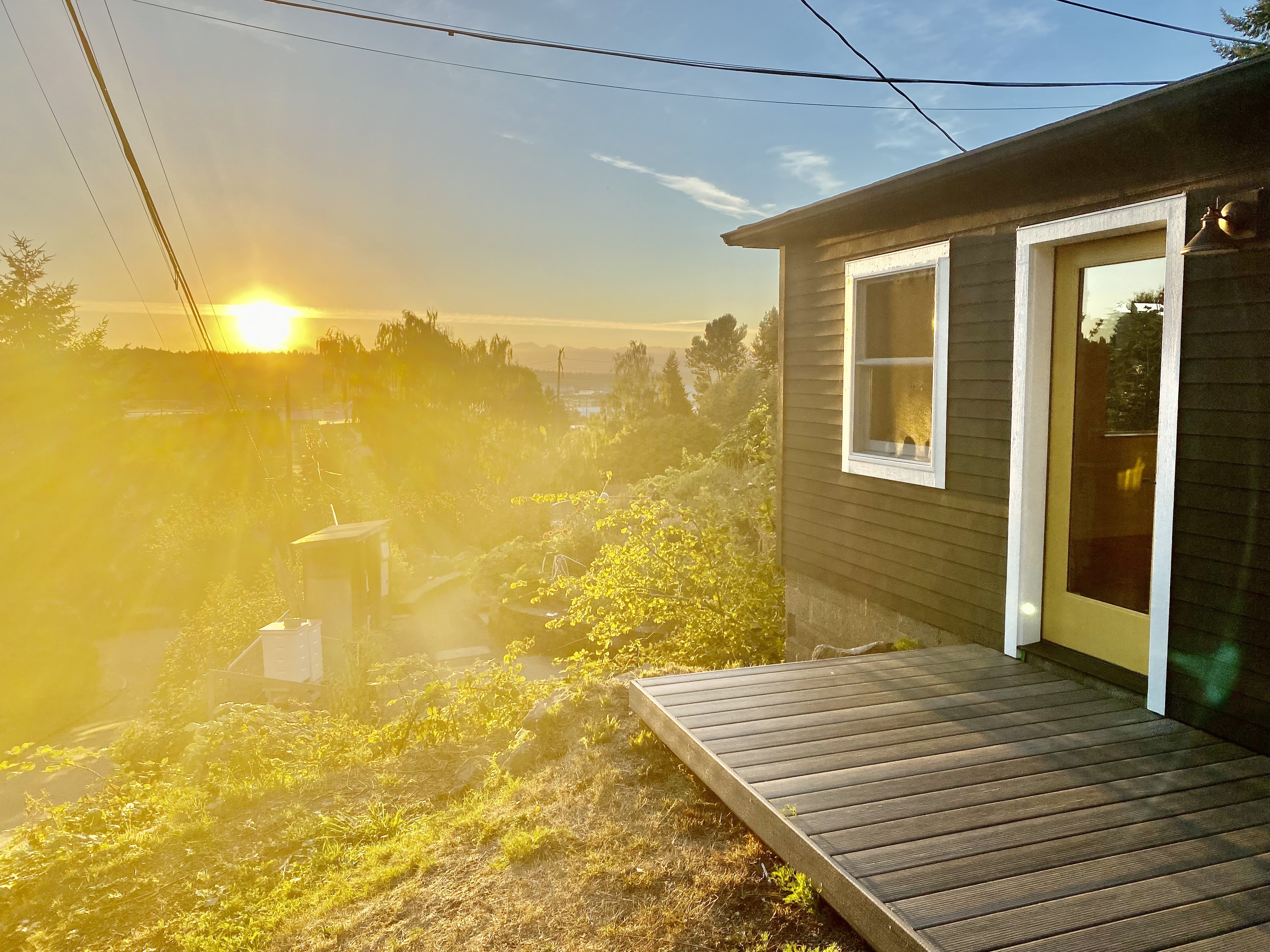 Urban oasis with sunset views- 1bd/1ba/parking/EV