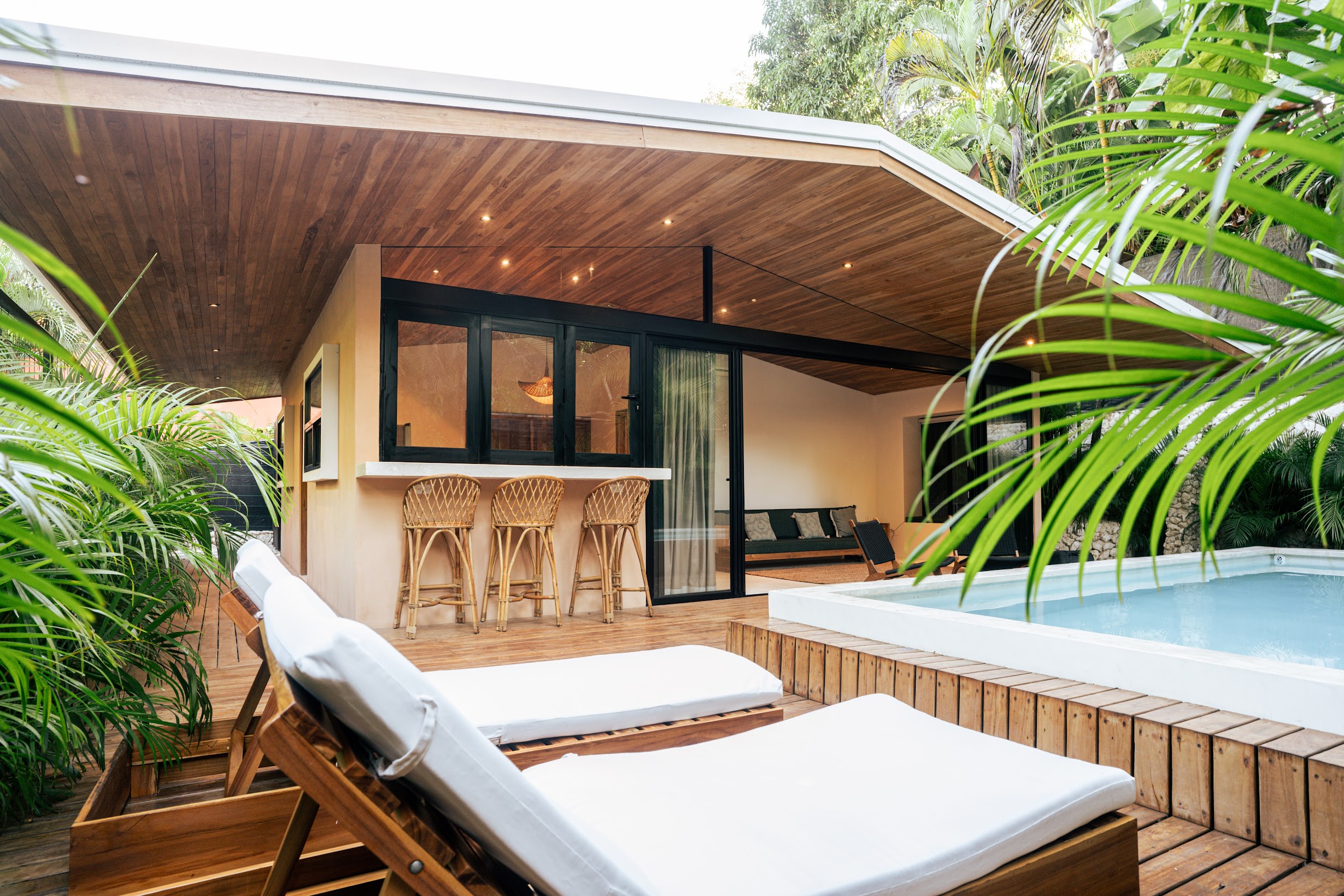 Modern villa North Santa Teresa walk to surf