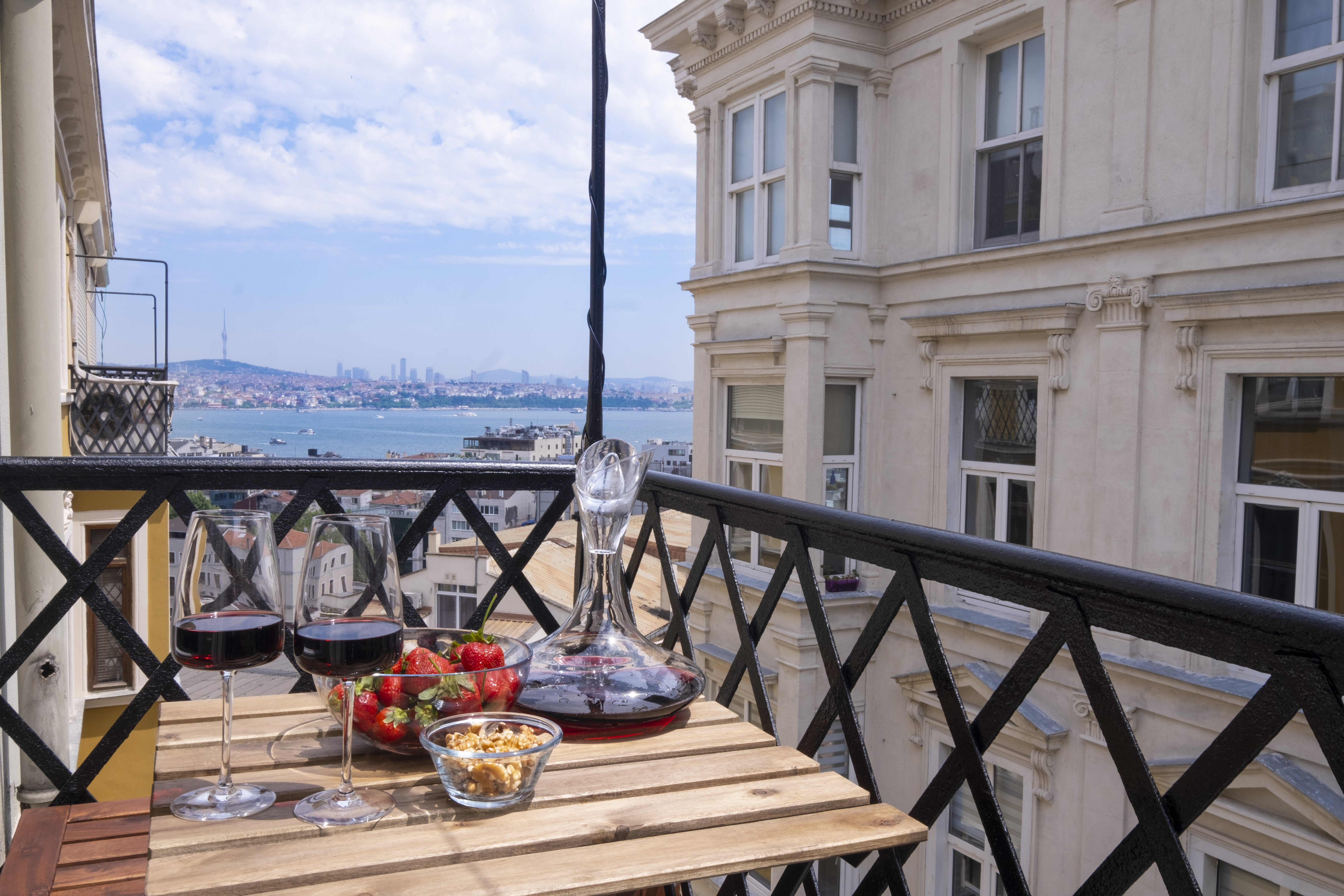2BR Cozy Flat w/Private Balcony and Bosphorus View