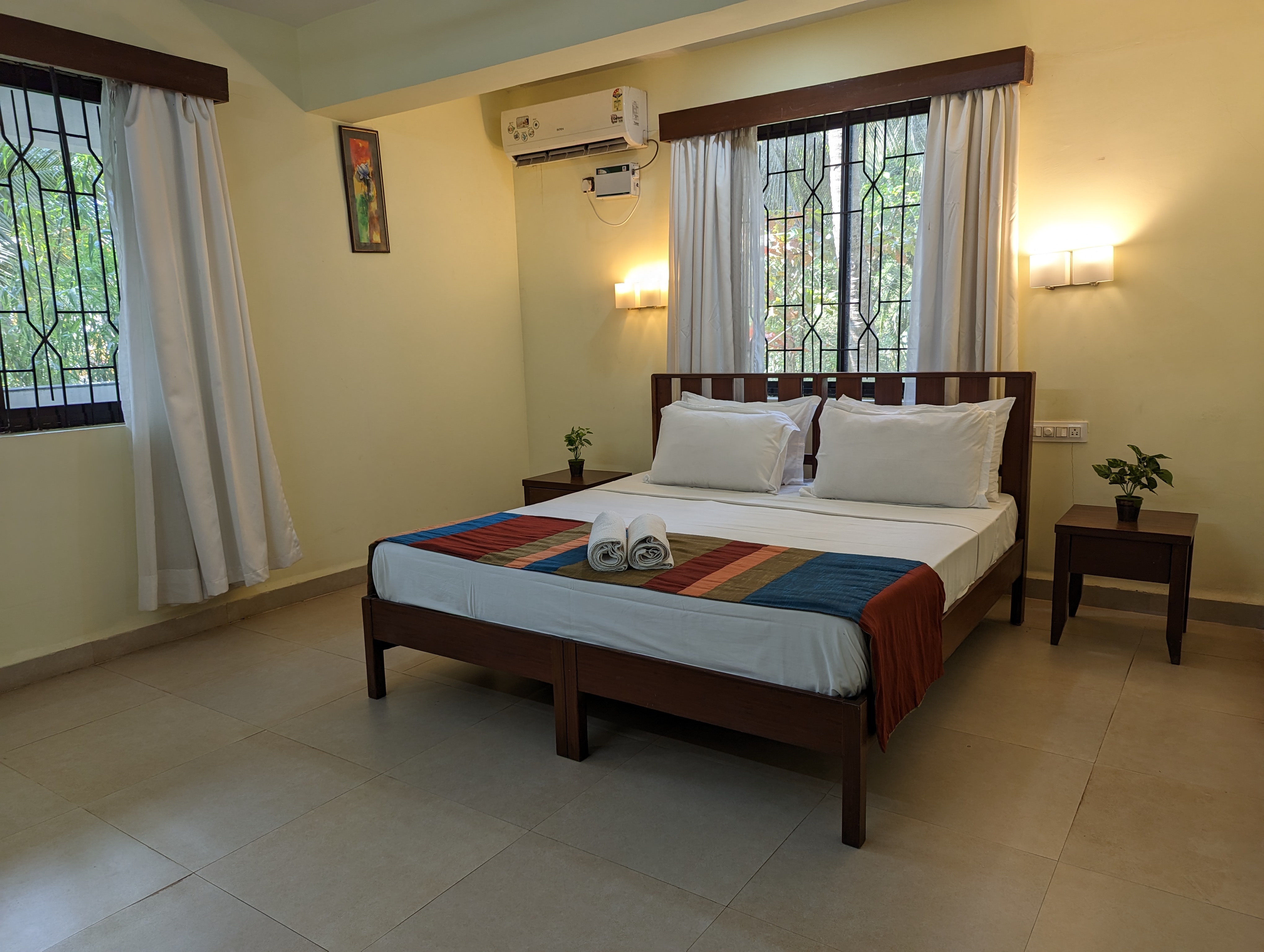 Deluxe AC Apartment near the beach