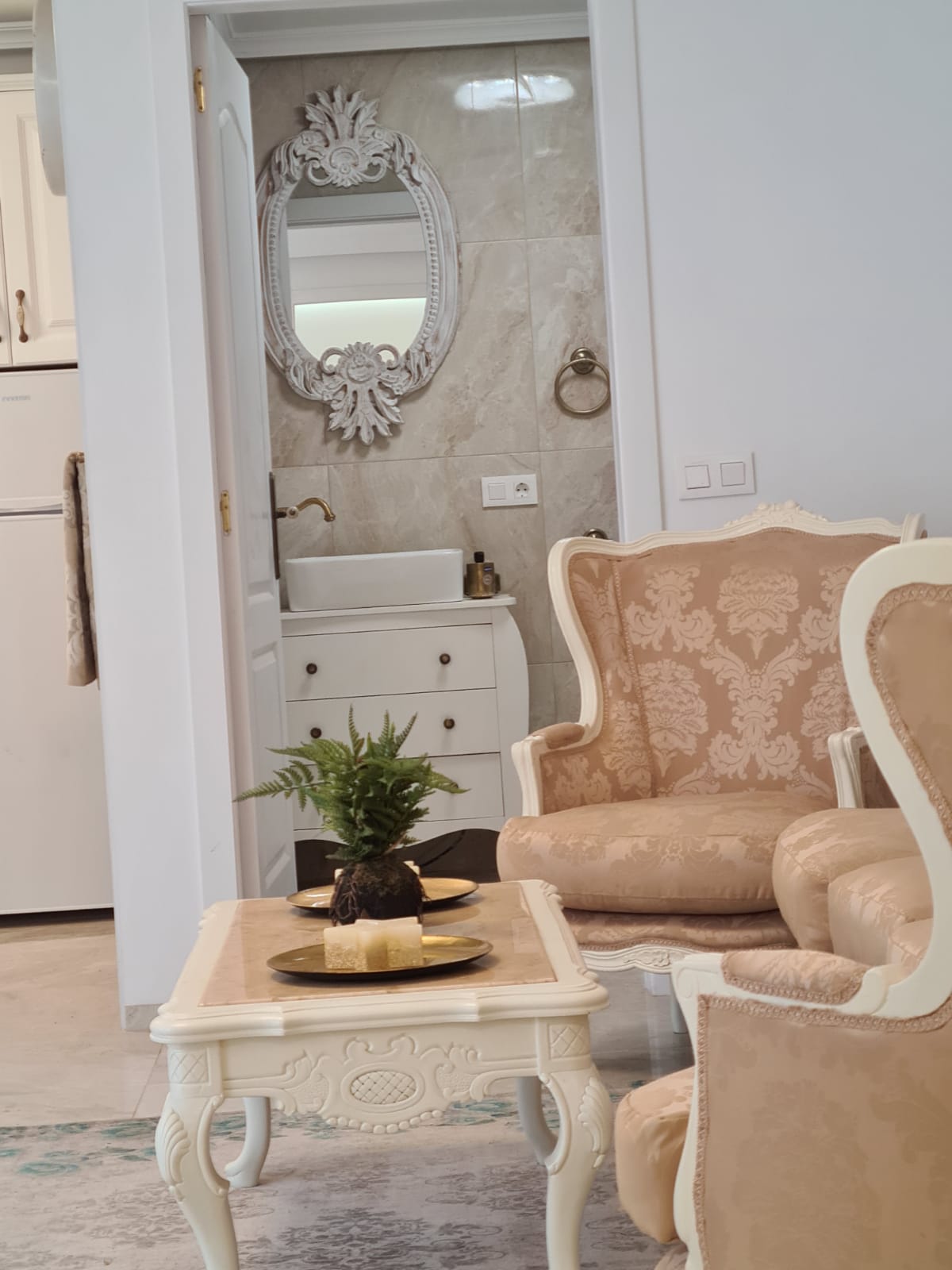 Cosy retro style one bedroom apartment.