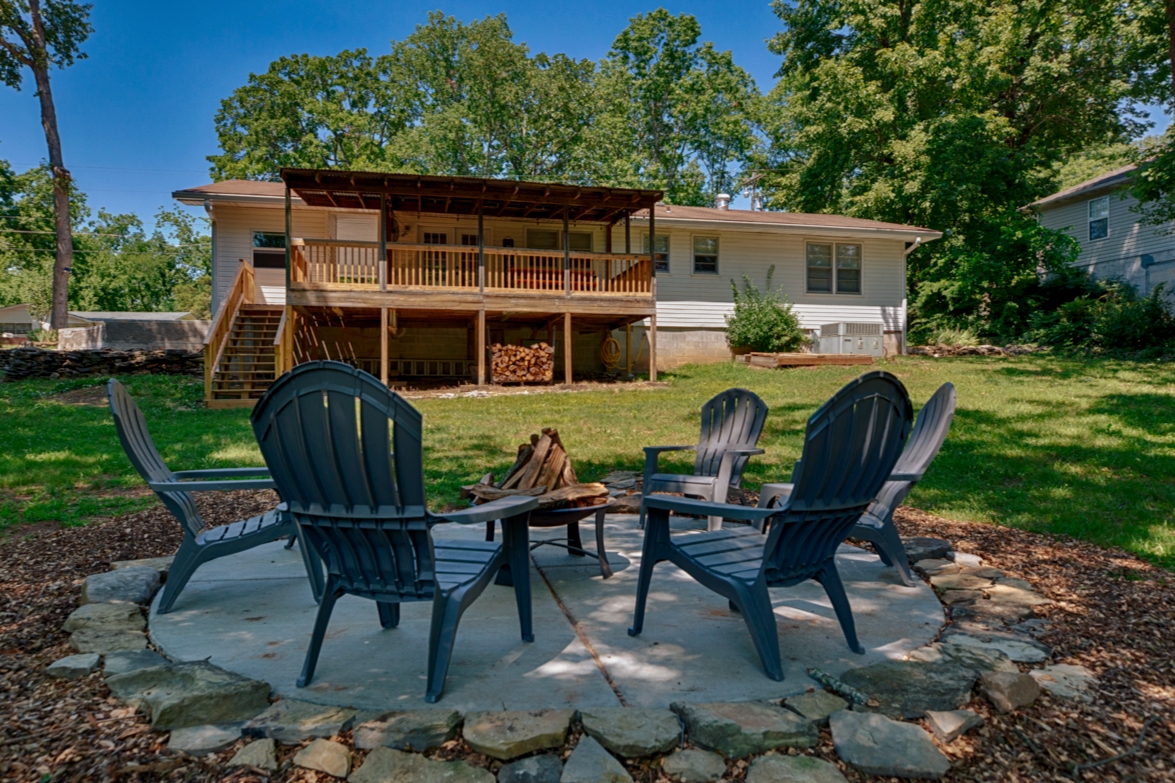 Private Hilltop Retreat on 1+ Acres *Boat Parking*