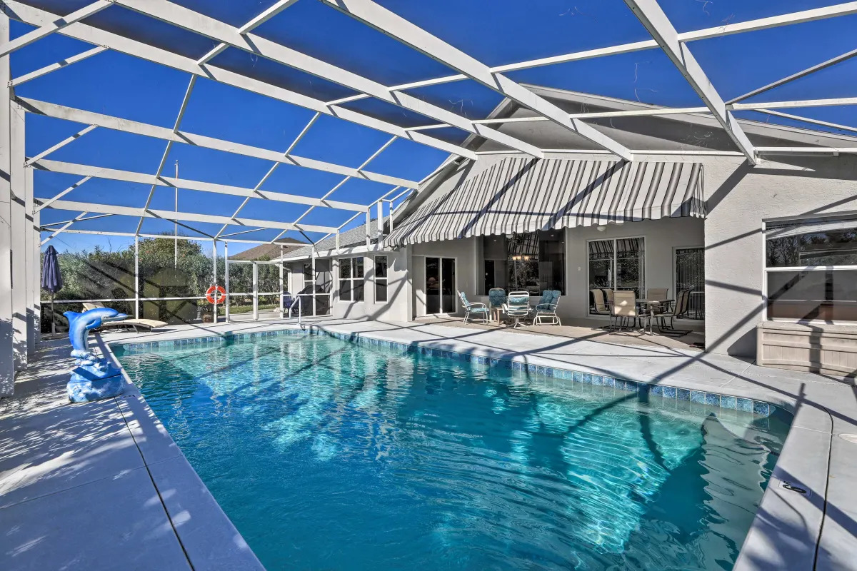 Solar Heated Private Pool & Lanai On Golf Course