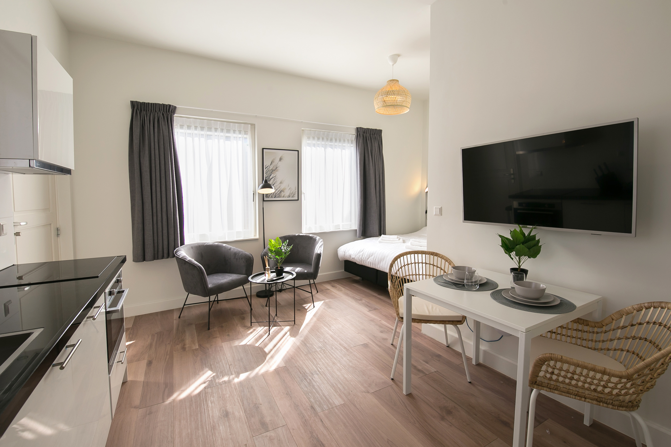 Deluxe studio with kingsize bed — The Hague stay