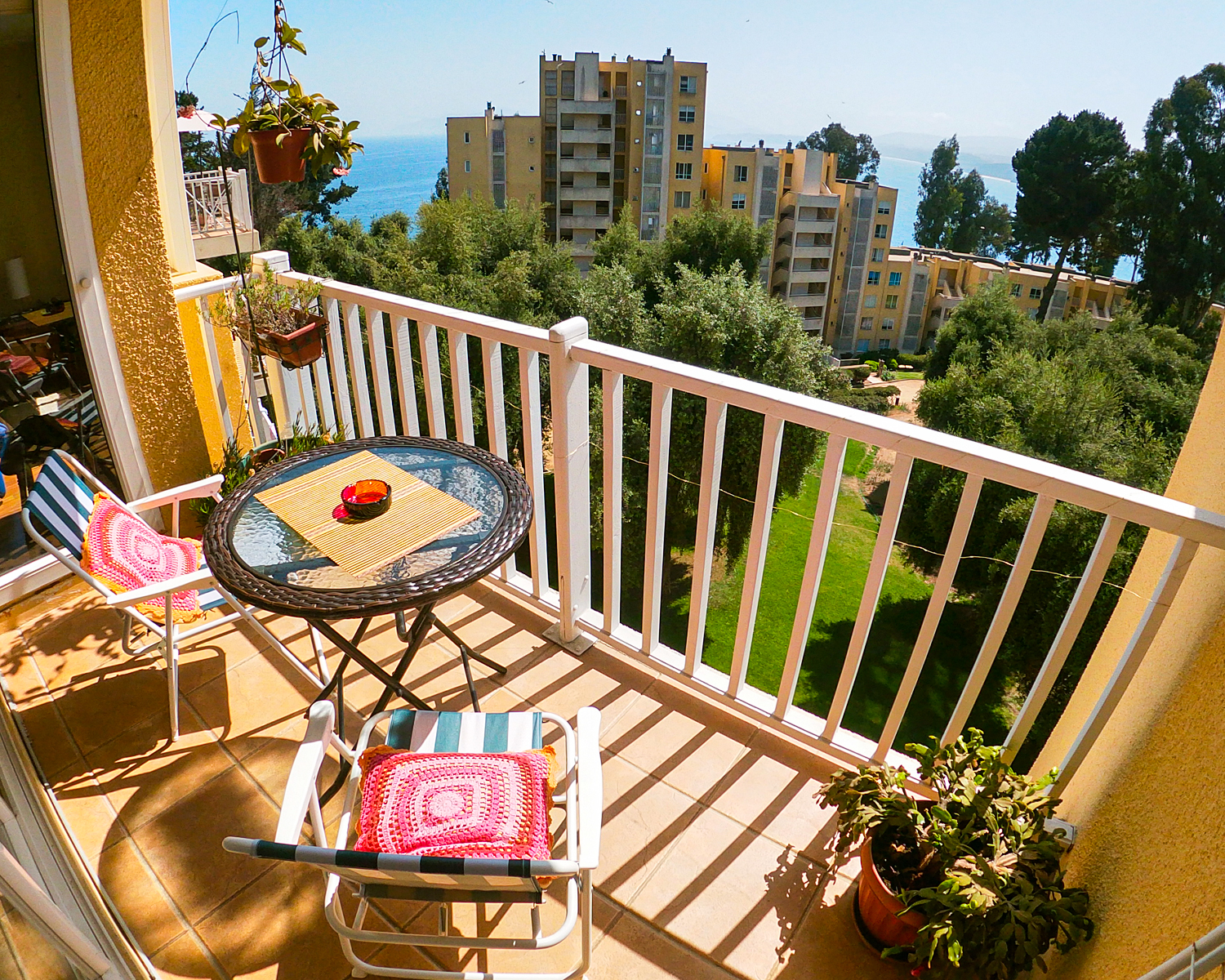 Comfortable family apartment by the sea