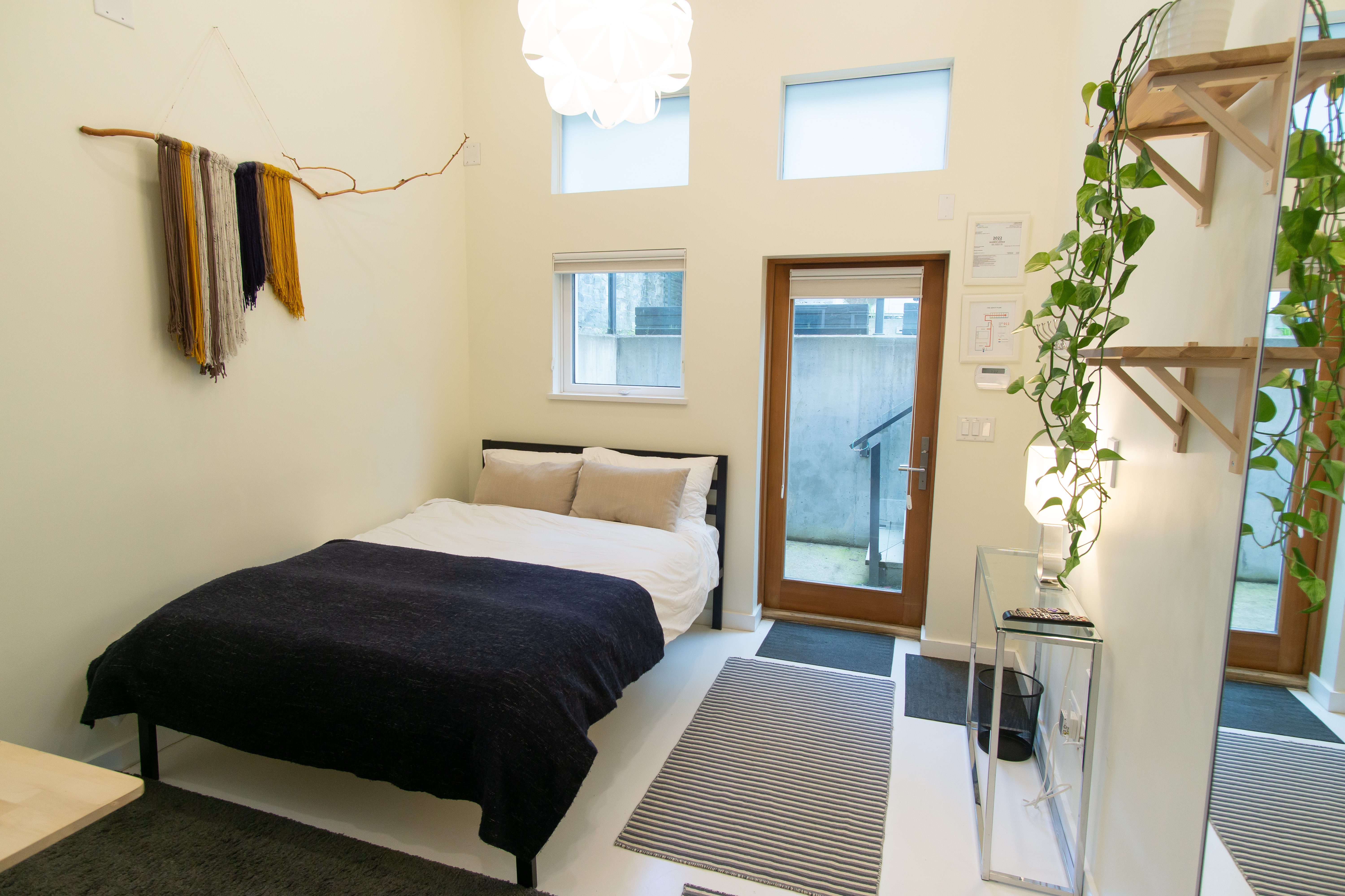 Modern Guesthouse Suite w/ AC, 5 min to Skytrain