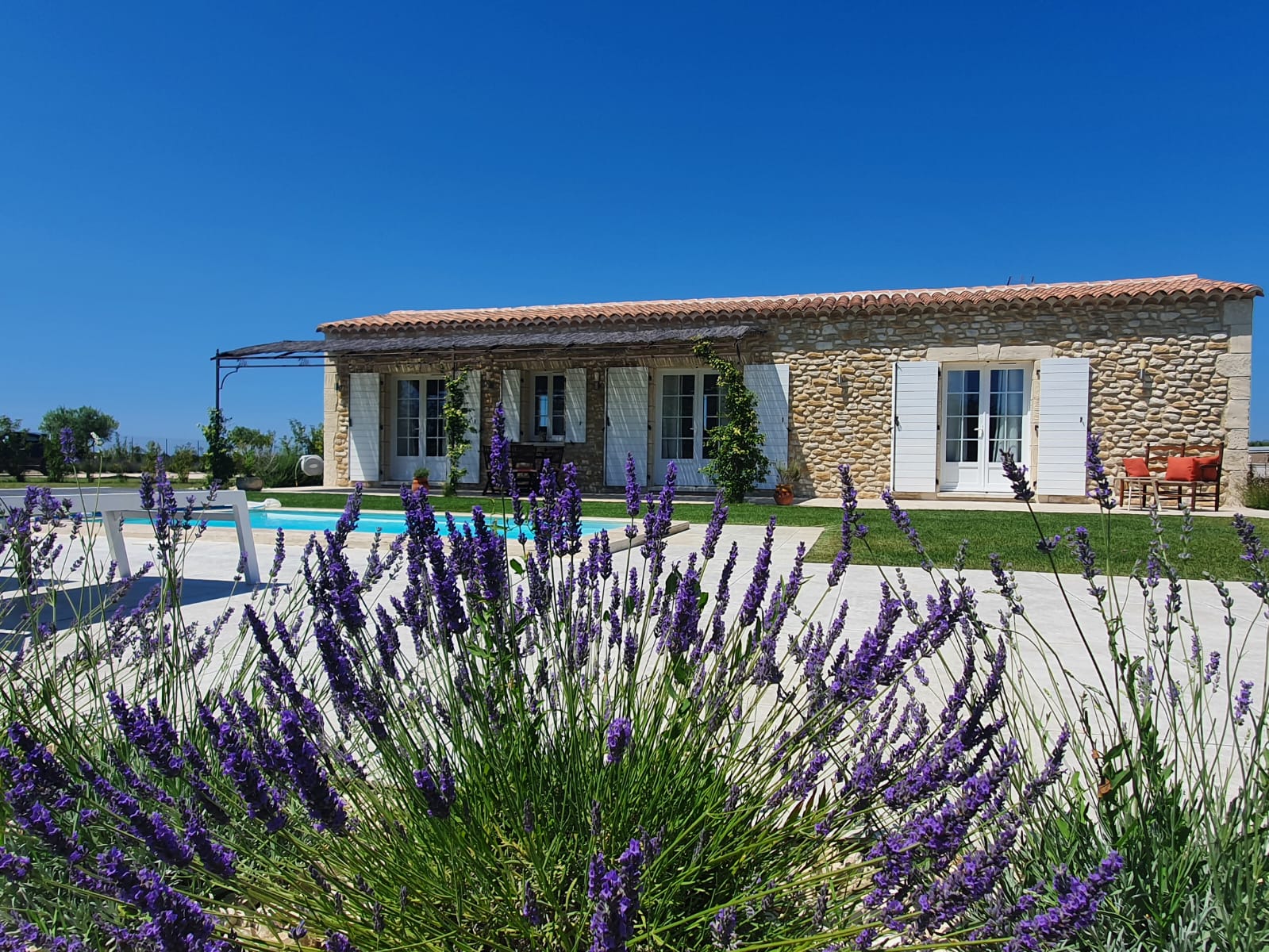 Stone Mazet with private swimming pool in Camargue
