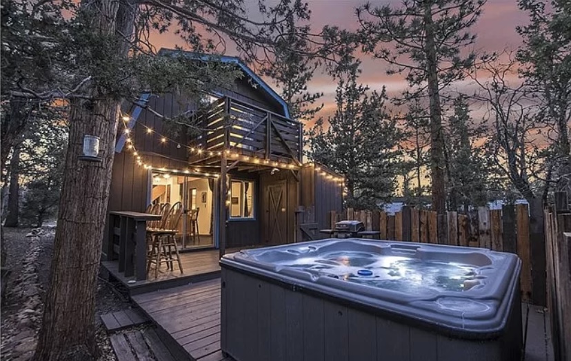 Juniper Hideaway: Steps to Forest + Hot Tub