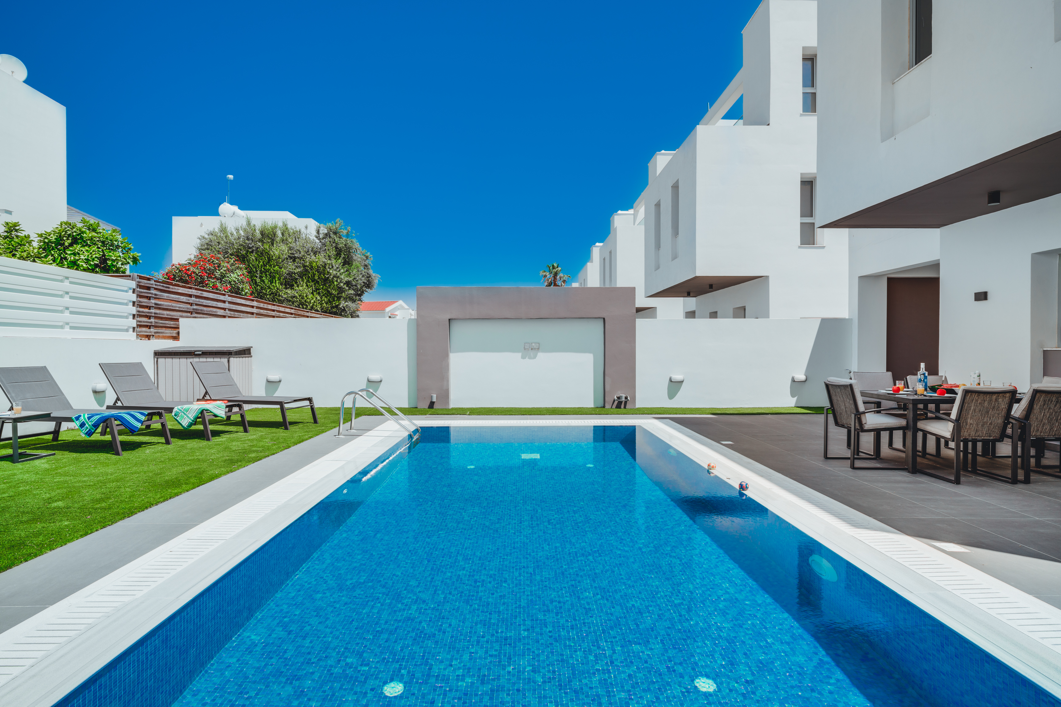 Stylish 3 BR Villa with pool near Nissi beach!