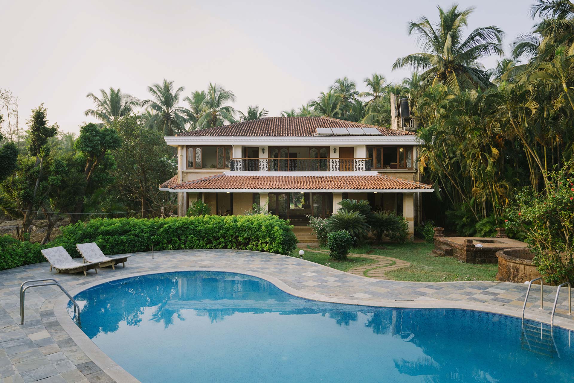 StayVista Tranquil Bay 4Bhk with Pool & Bathtub