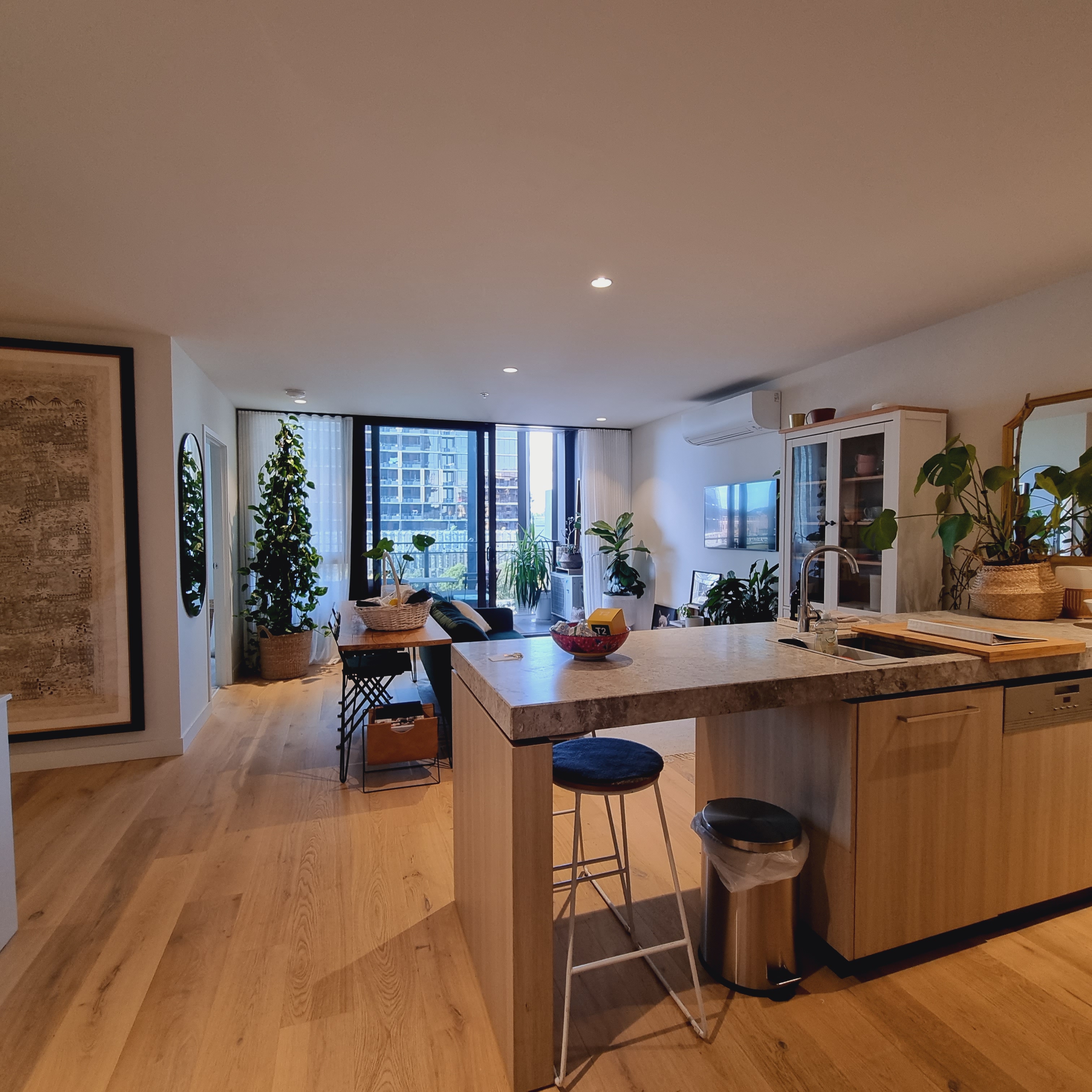 Modern & Cosy 1 bed + Study Apartment + Gym & Pool
