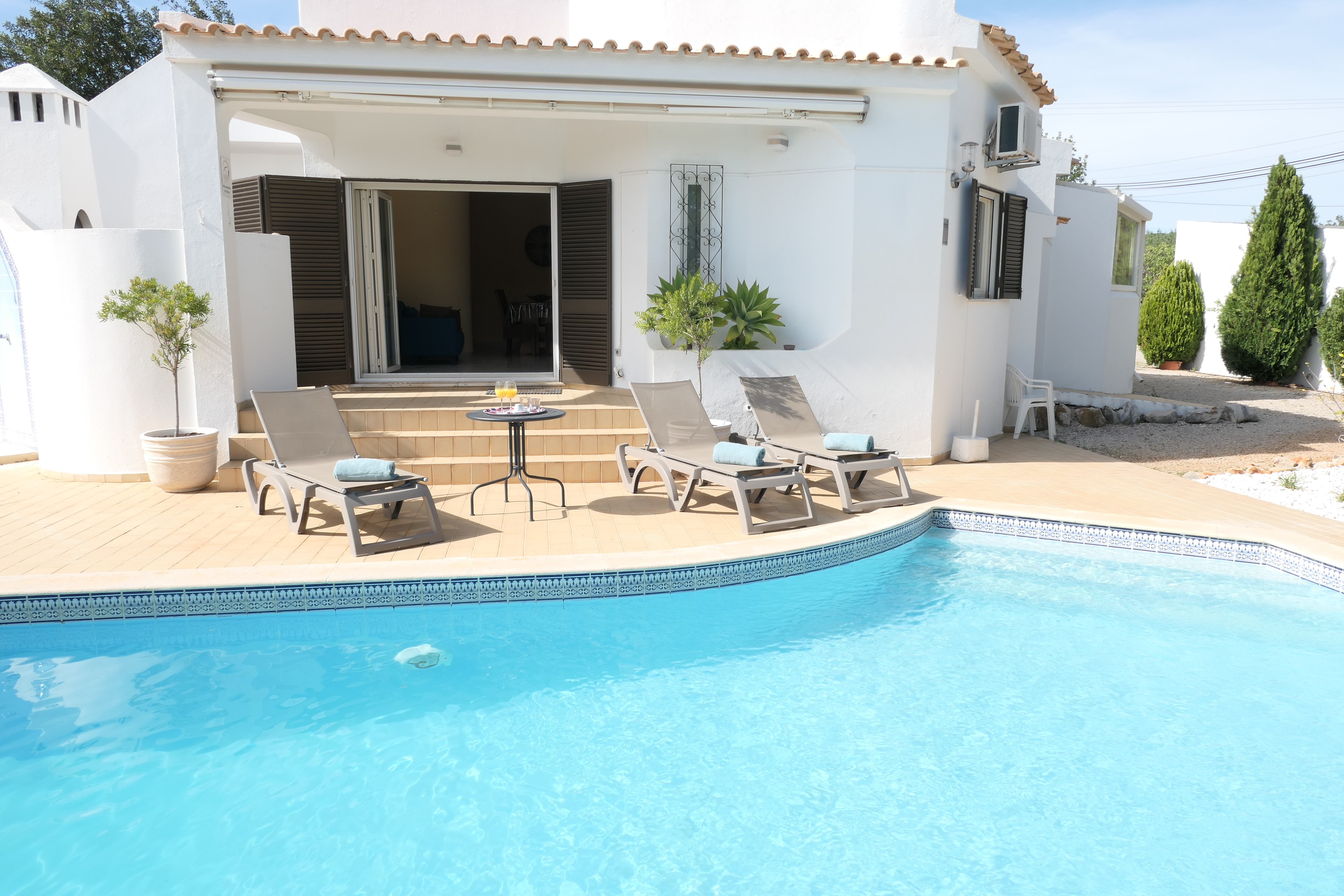 Beautiful villa with swimming pool 10mn from the sea