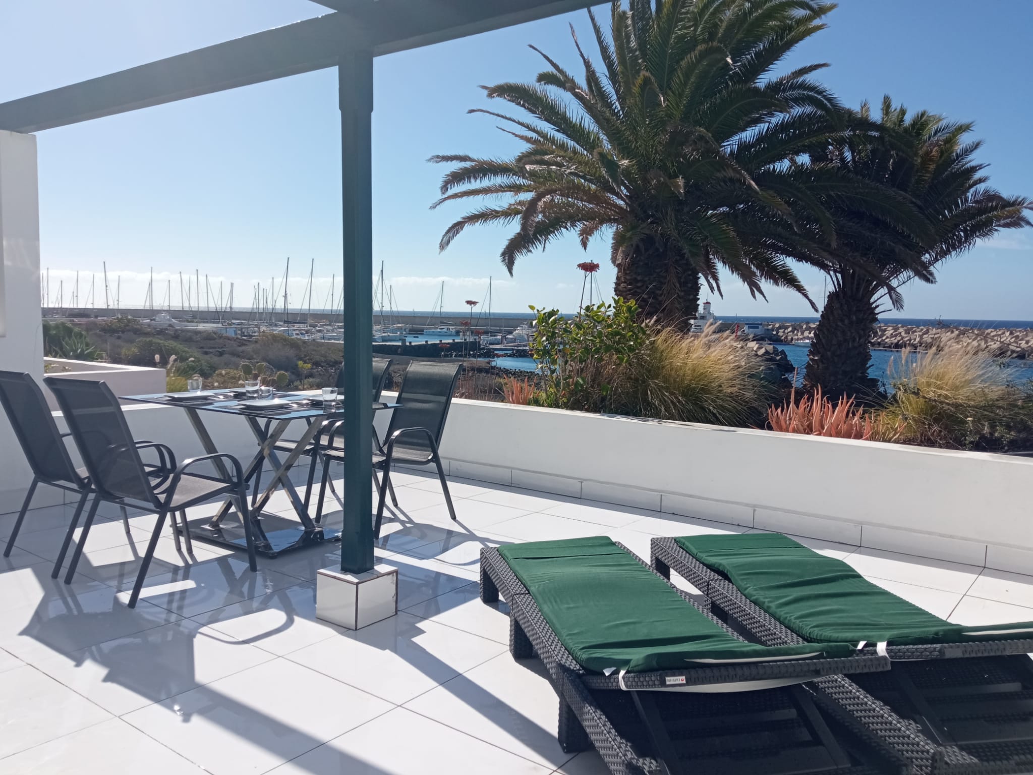 Sea front apartment in Amarilla Golf