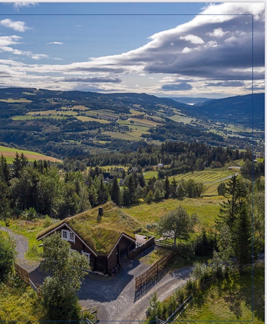 Timber cabin with stunning view in quiet area