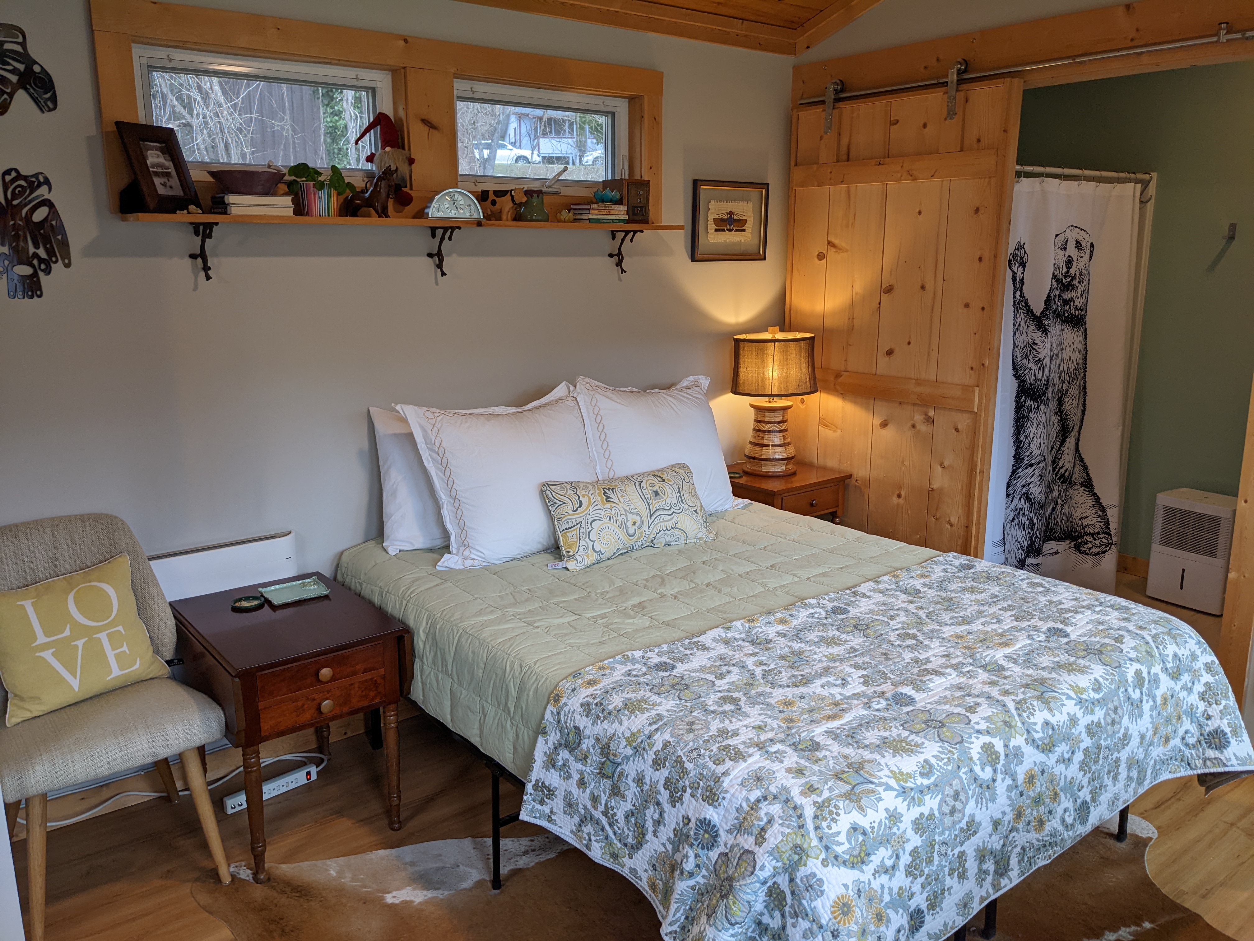 Cheerful 1-bedroom Tiny Home with mountain views