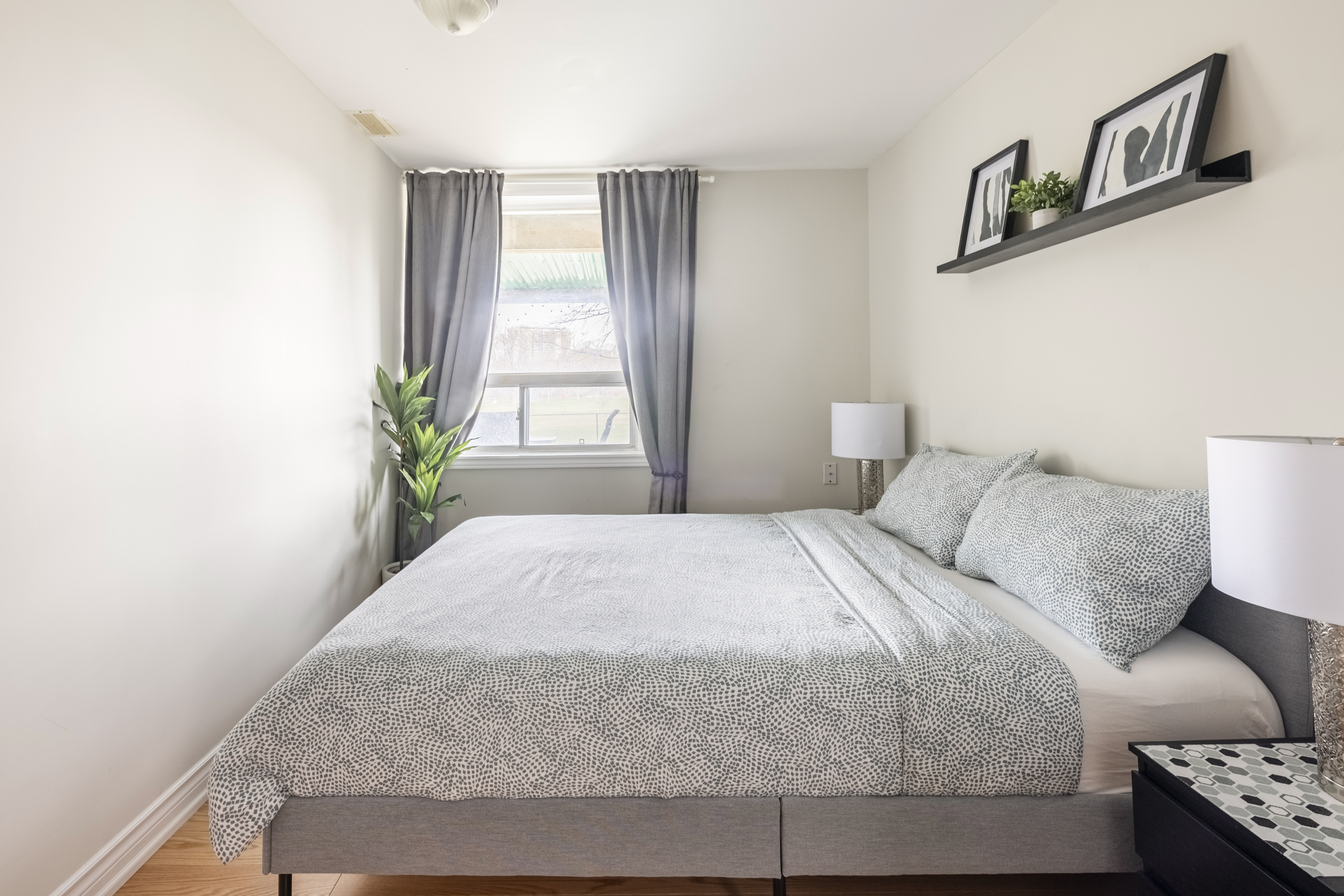 Private Bath Free Parking 8 min to Pearson Airport