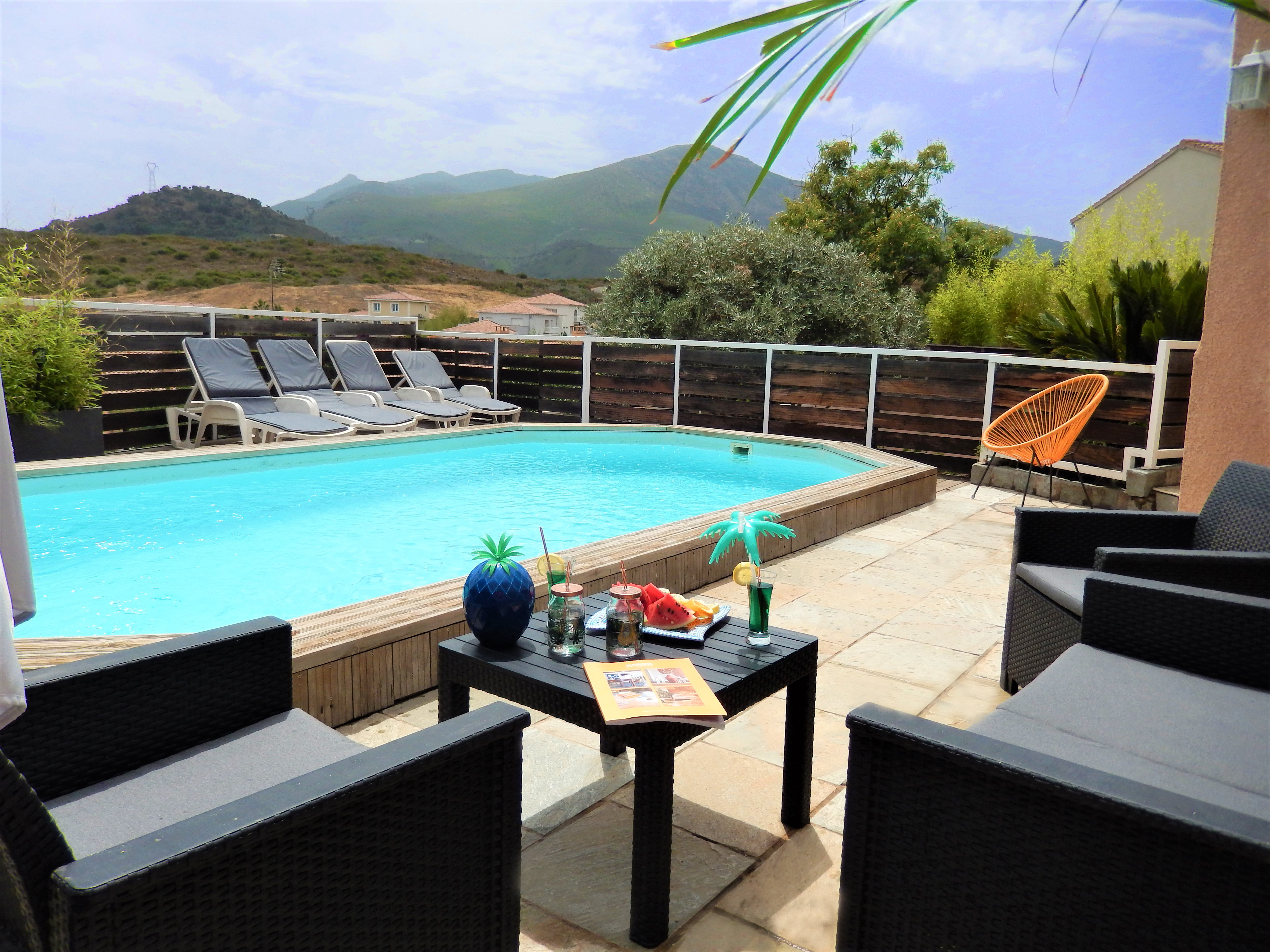 Beautiful private pool villa 10' from the beach