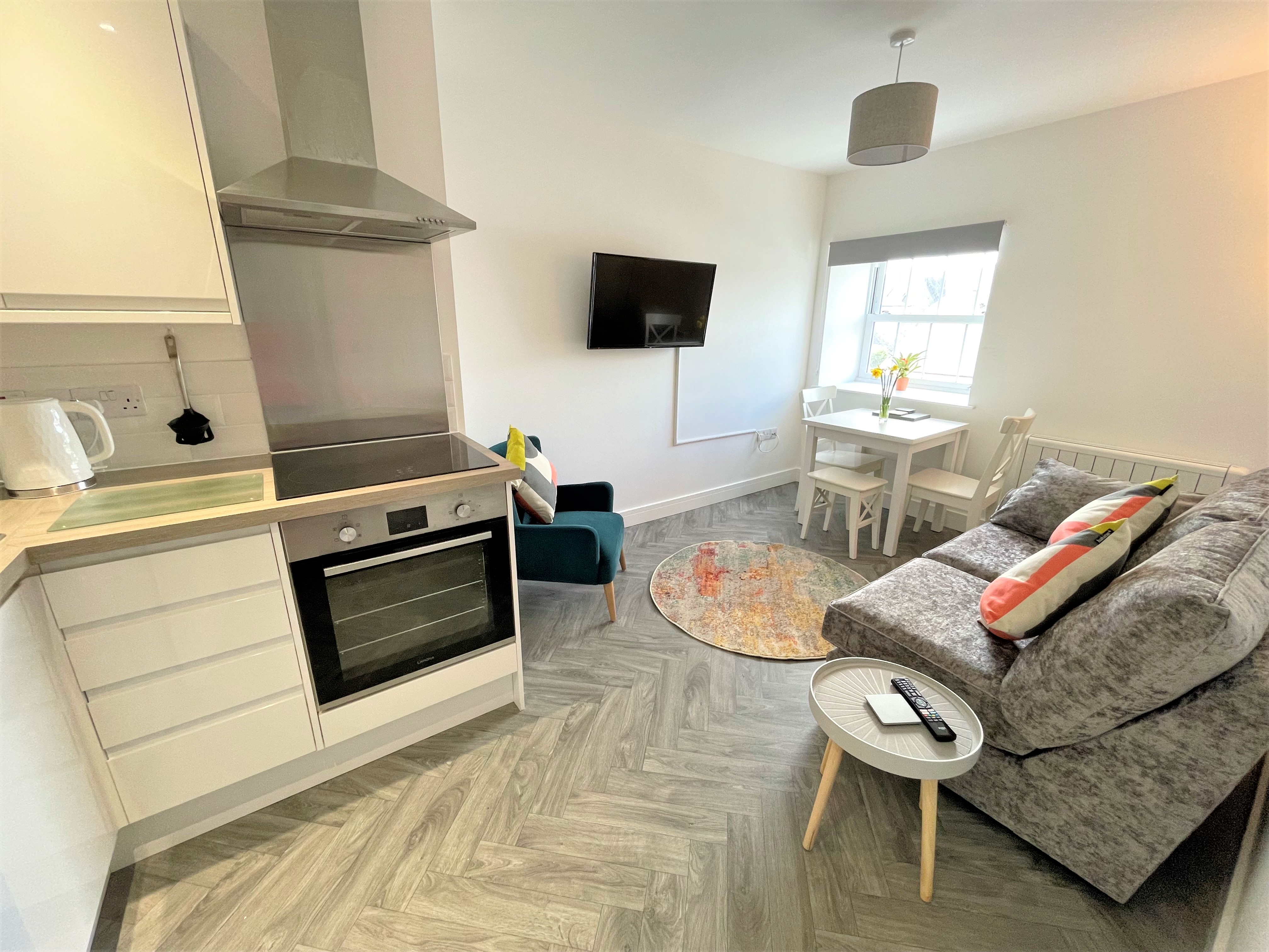 Penzance centre 2 bedroom apt with lift