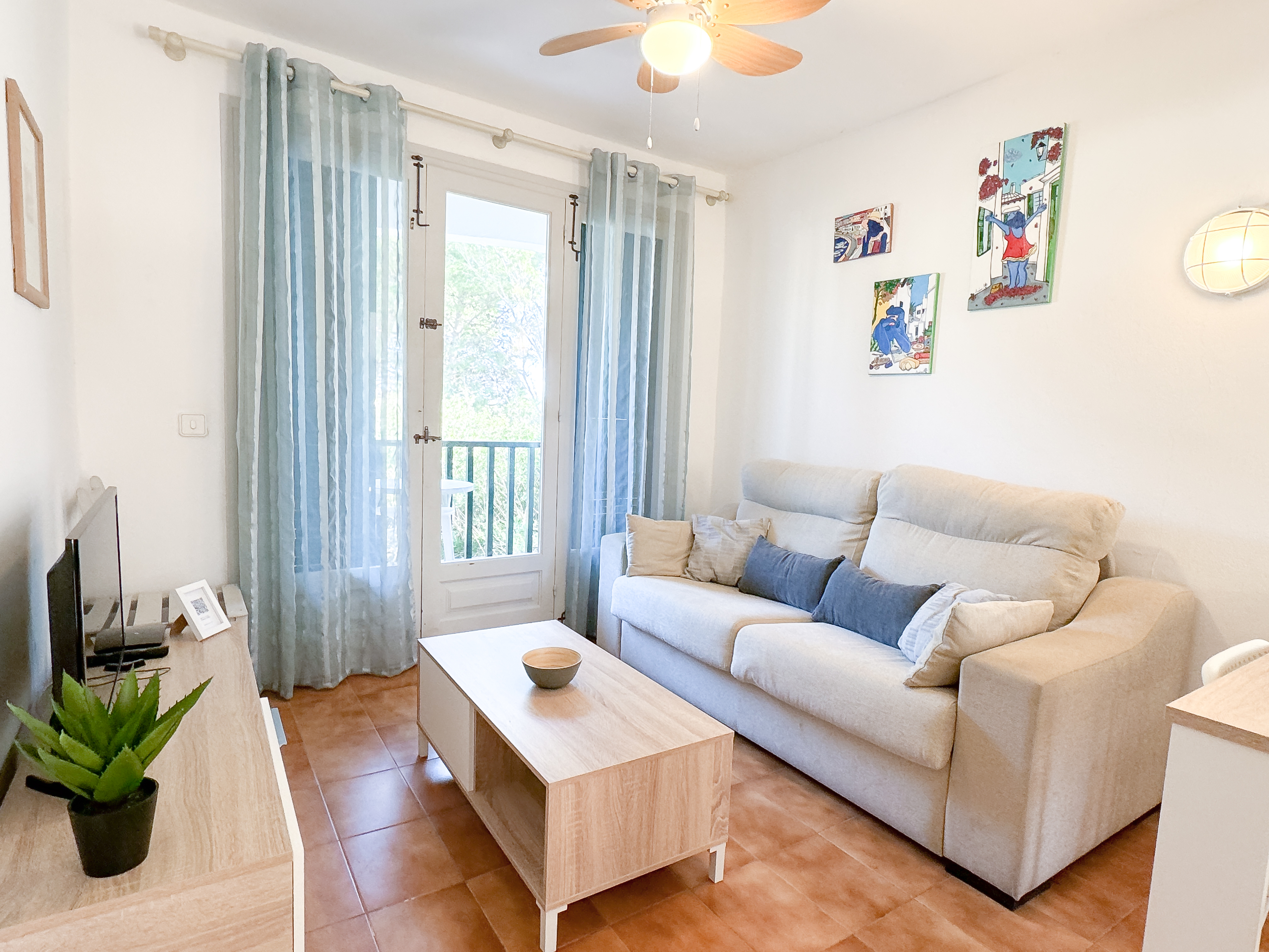 Attractive Apto close to the sea overlooking the pool