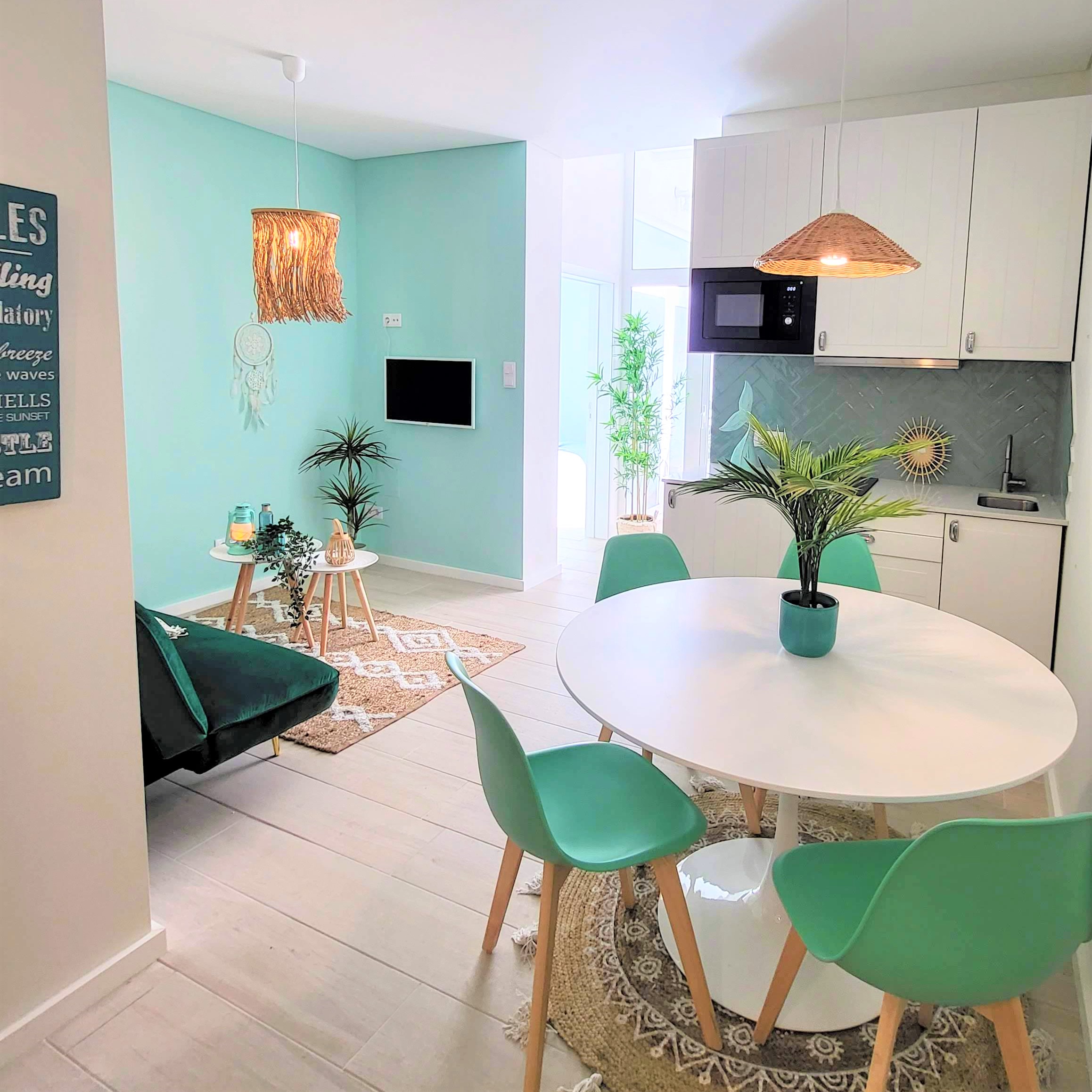 The Shore @ Surf Paradise - Beach Flat with Patio