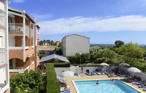 Air-conditioned apartment 2 steps from the beach