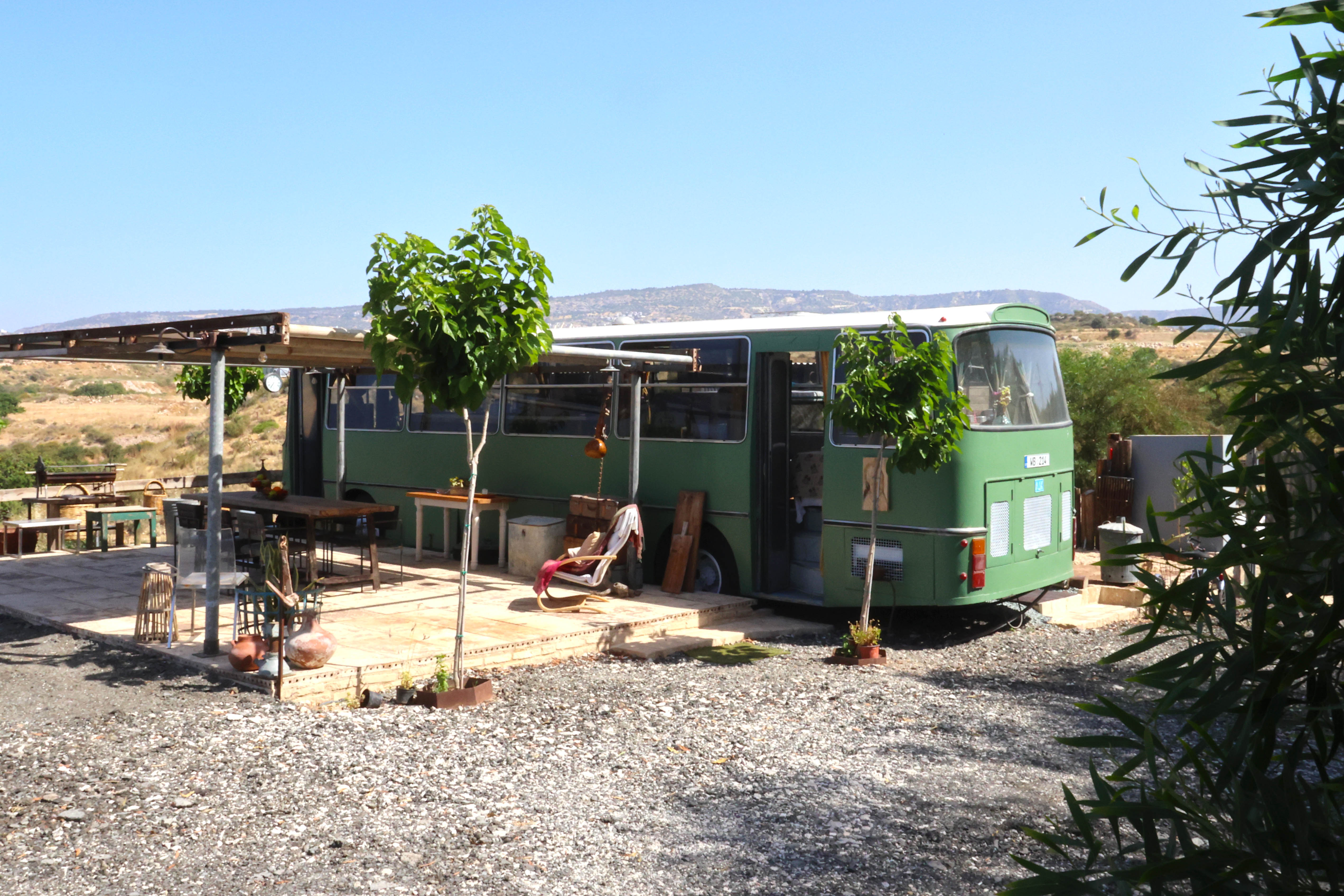 Unique Bus 3min from Coral Bay- regular amenities!