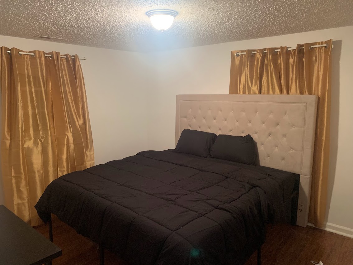 Privatzimmer mit Kingsize-Bett im Stadthaus mit Pool - Airbnb