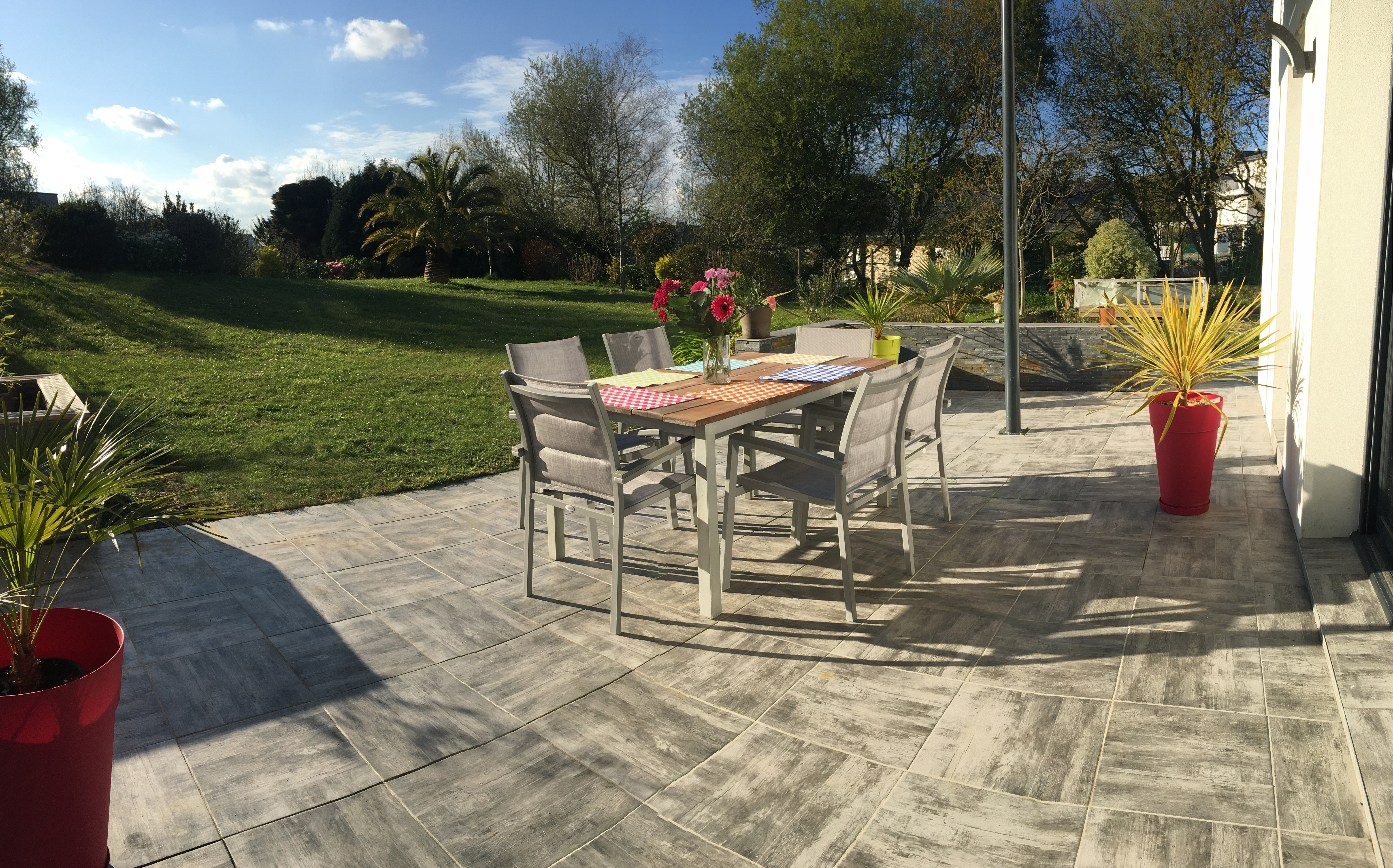 Beautiful apartment and garden in seaside house