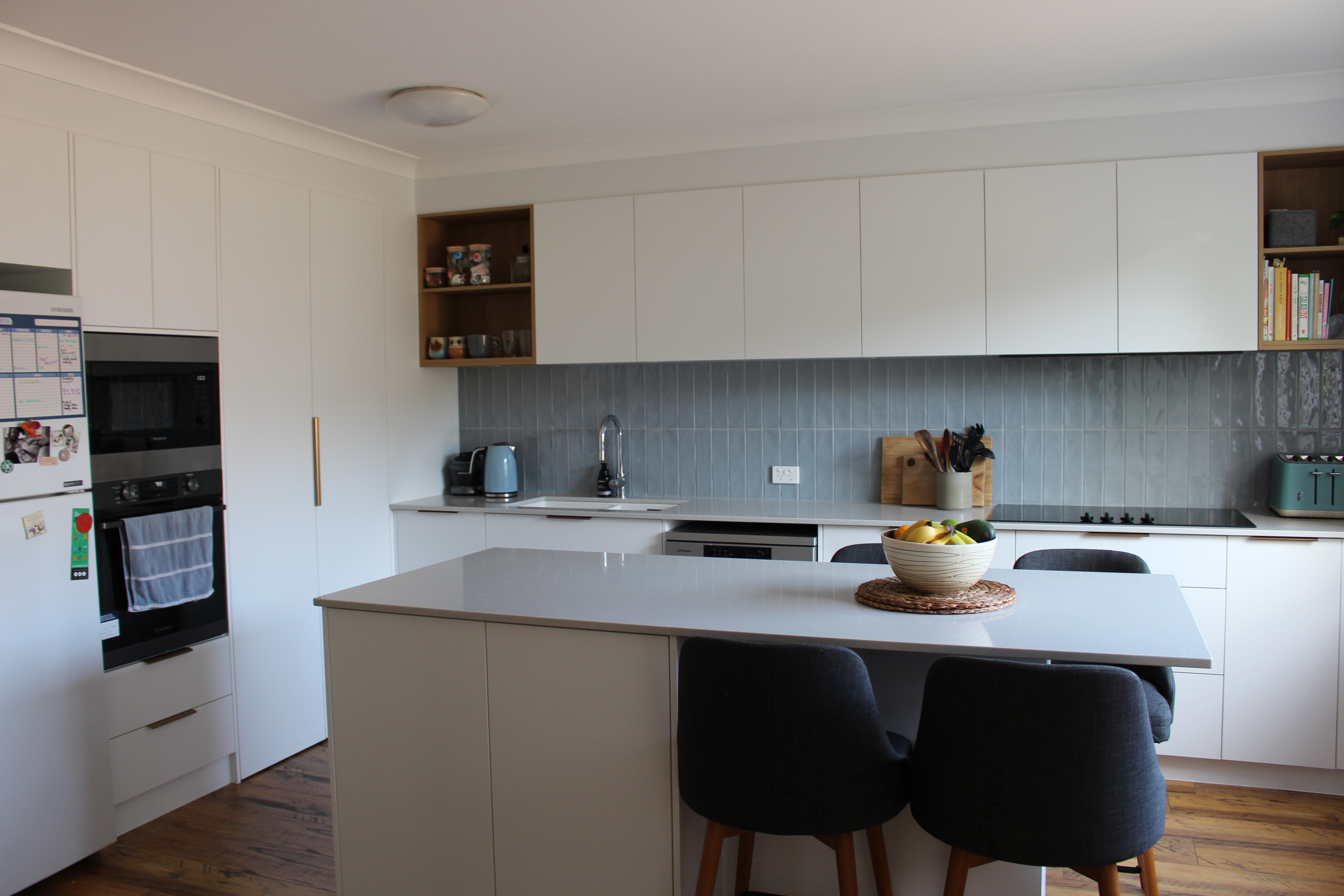 Spacious and Charming Newstead Apartment w Parking