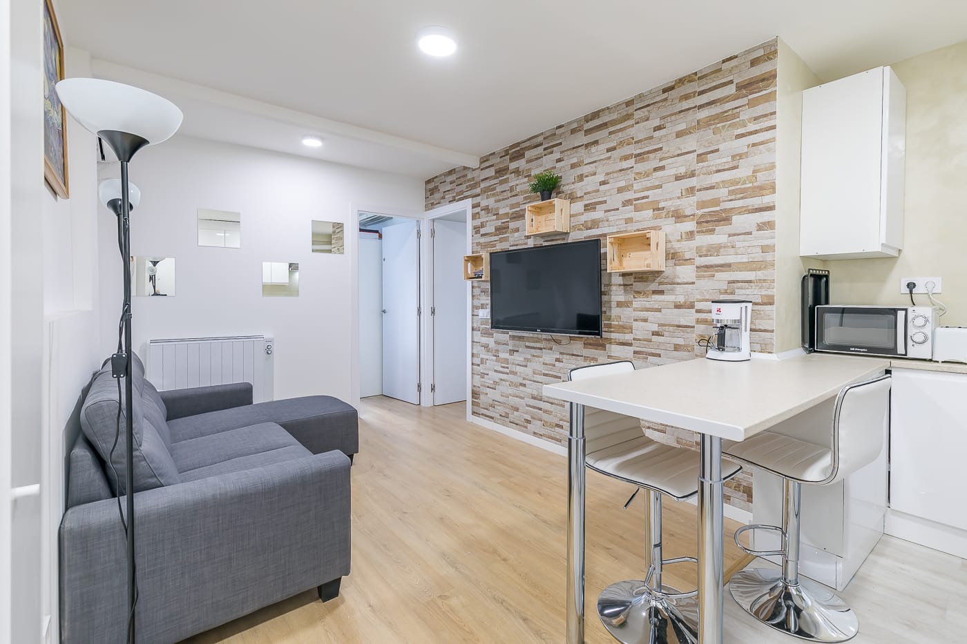 Refurbished apartment very well communicated