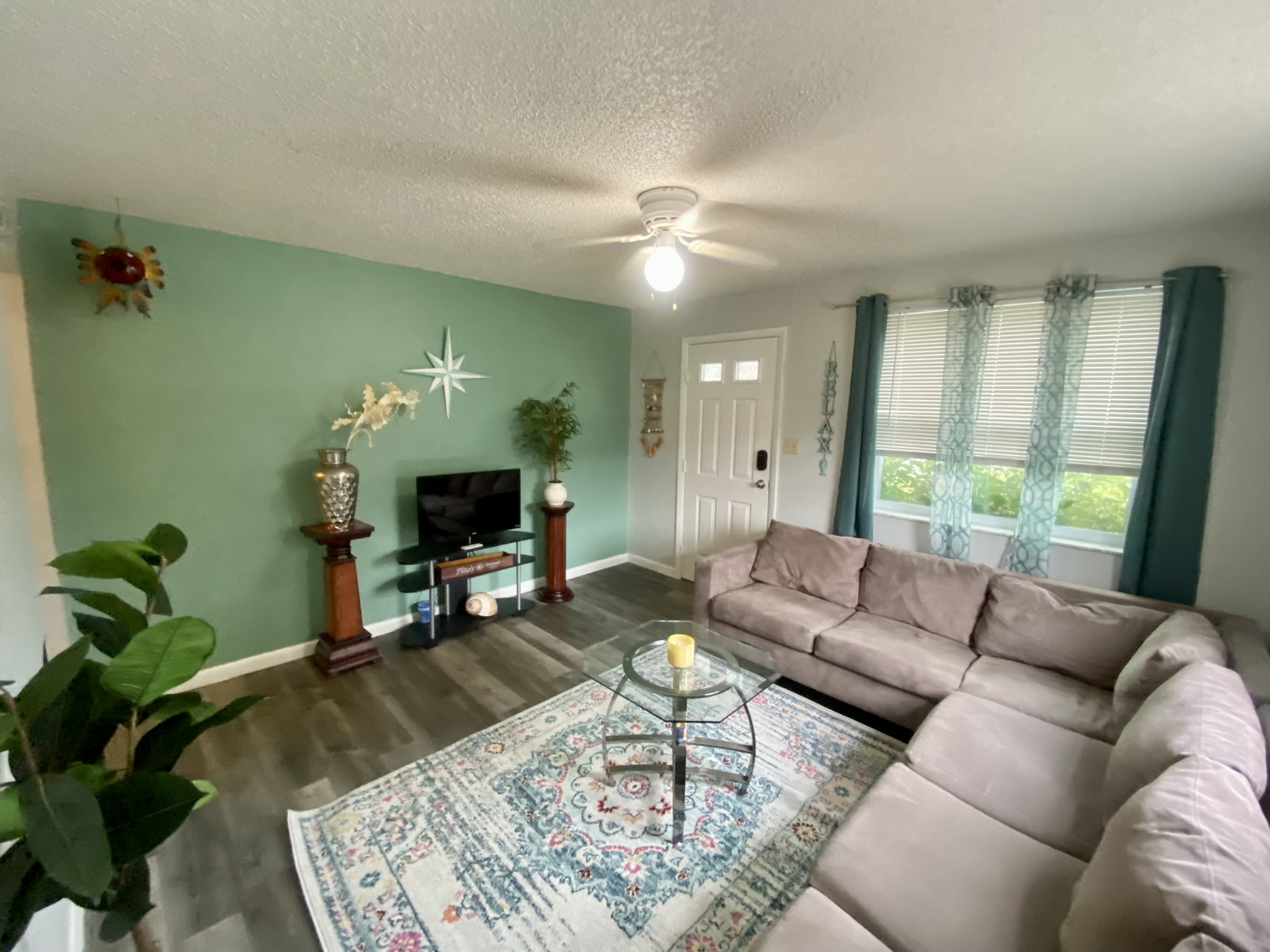 Lantana~5 Mins to Beach~Watersports~Bars~Shops!