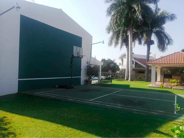 Belle maison avec immense jardin et grande piscine Maisons de