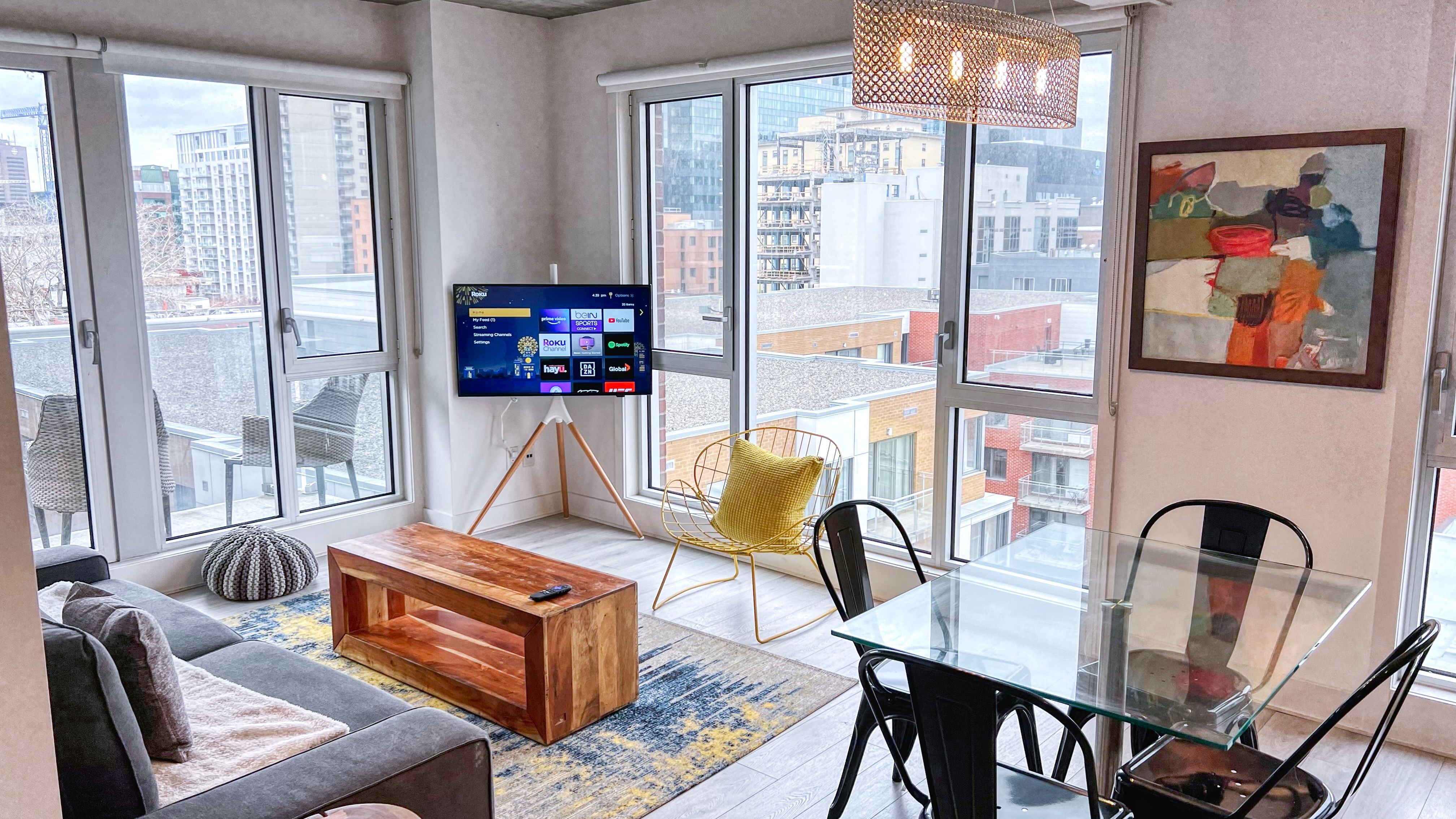 Downtown View Loft /w Gym, Terrace & Parking