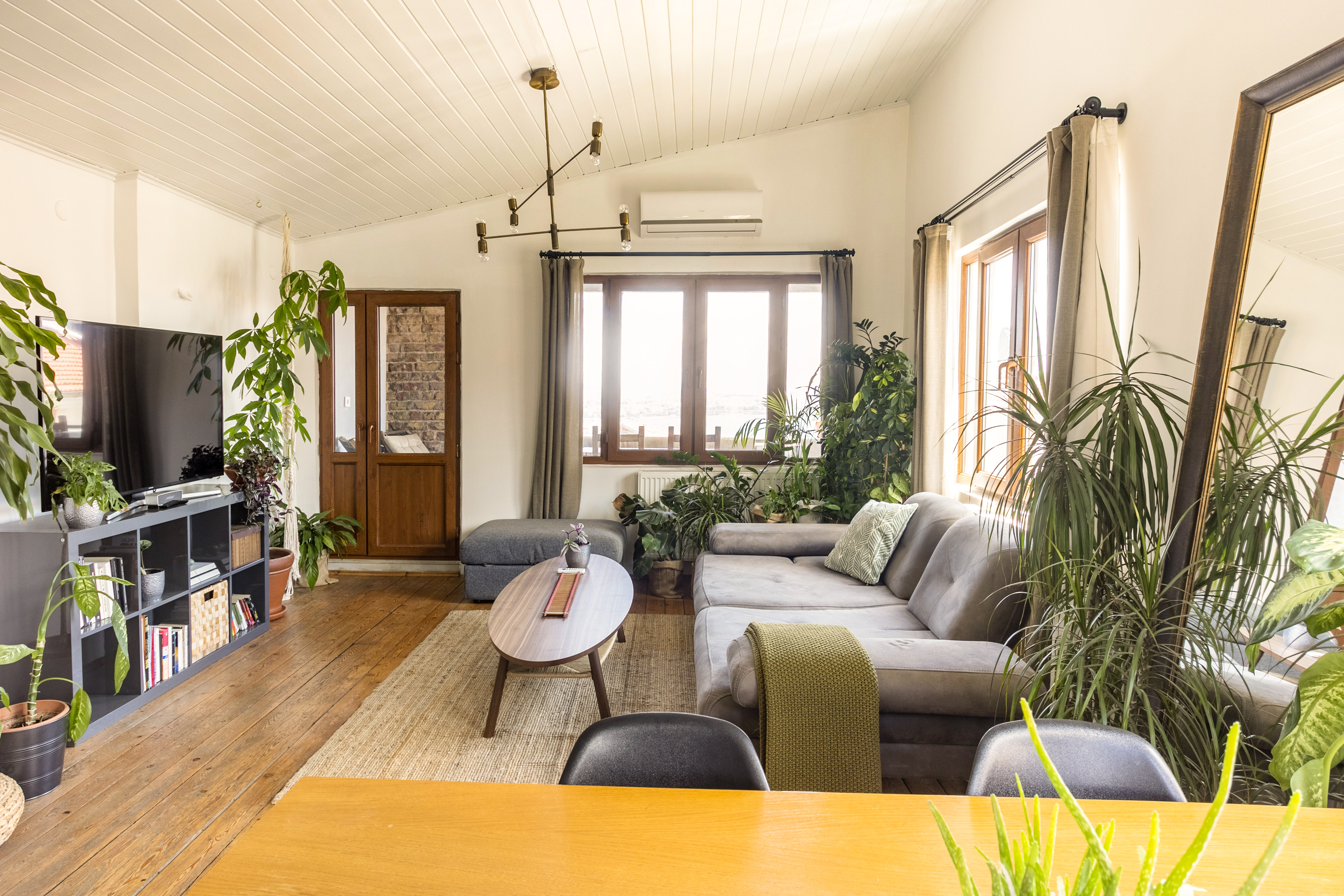 Spacious 2-bd in Galata w/ Terrace over Bosphorus