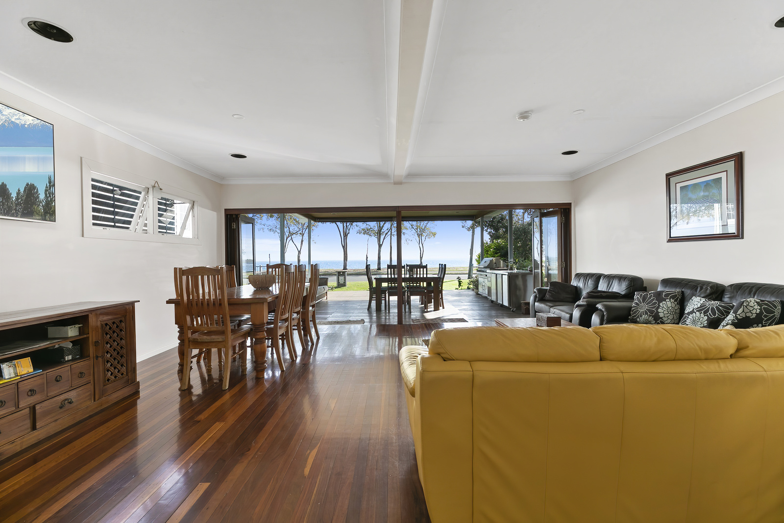 'LIVING ON THE DECK' BONGAREE WATERFRONT HOUSE