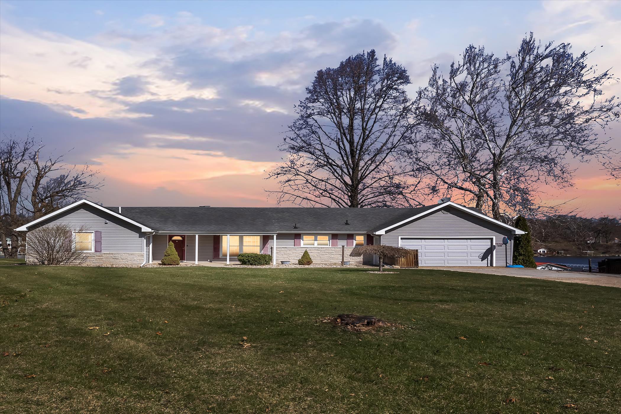 Waterfront Home with Pool Houses for Rent in Osceola, Indiana, United