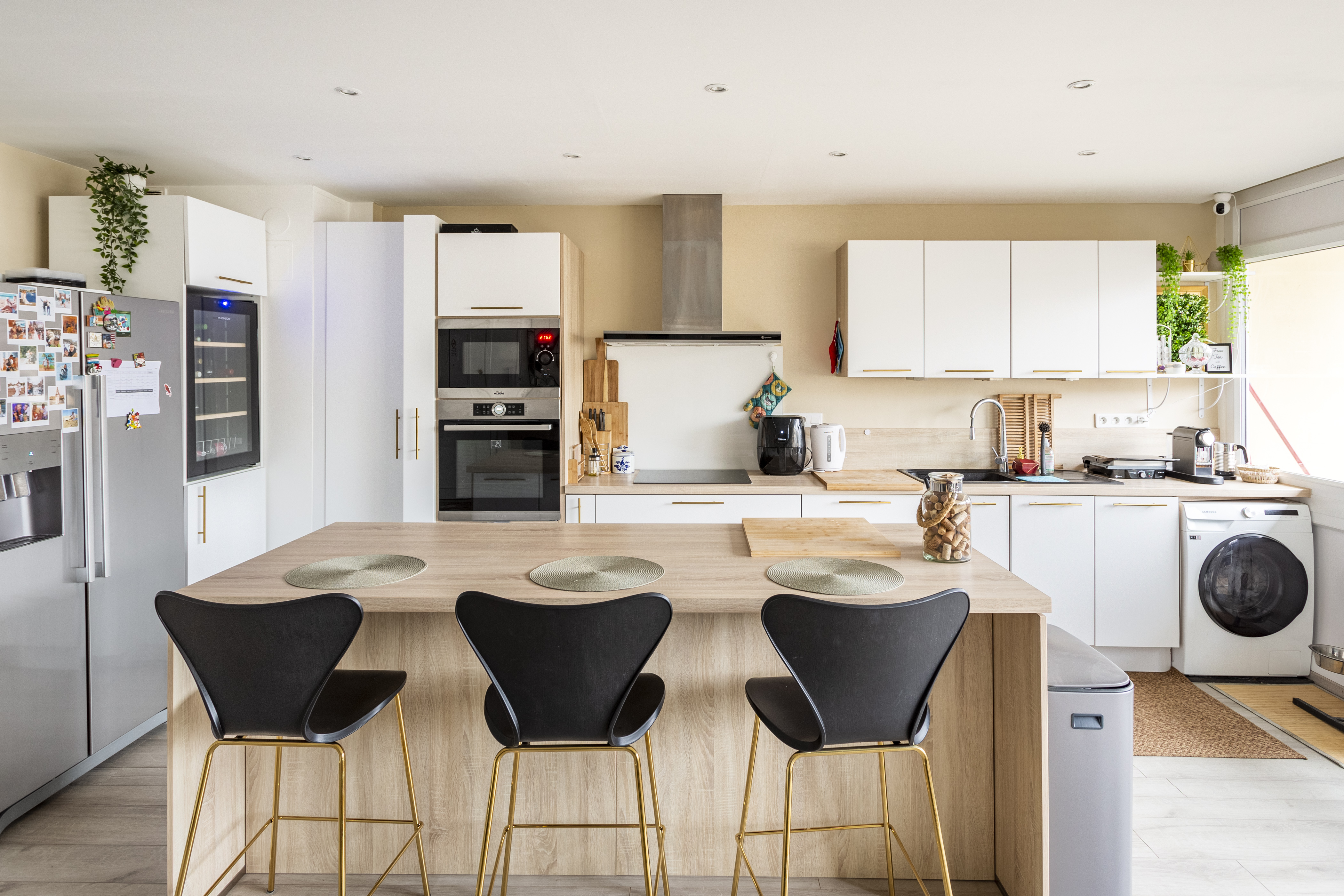 Great bright modern room near Transportation