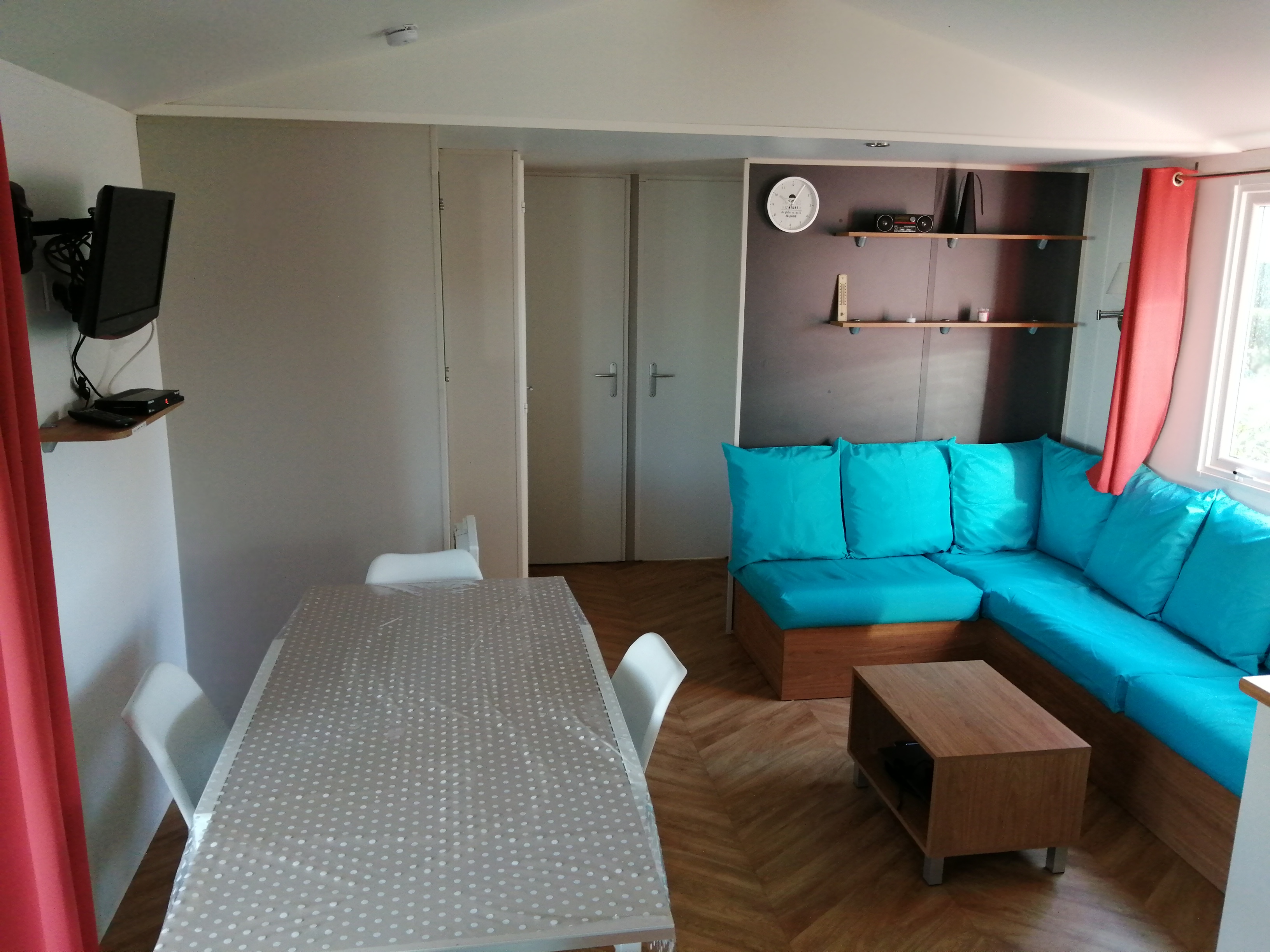 Mobilhome 6/8 pers. in a 4* campsite in Gastes 40