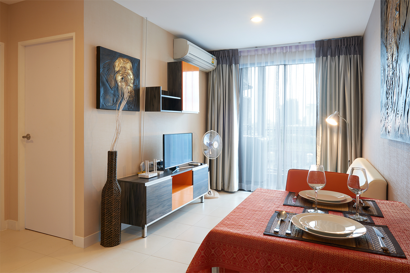 Comfy home with WiFi, Pool & Gym, 5min Walk to BTS