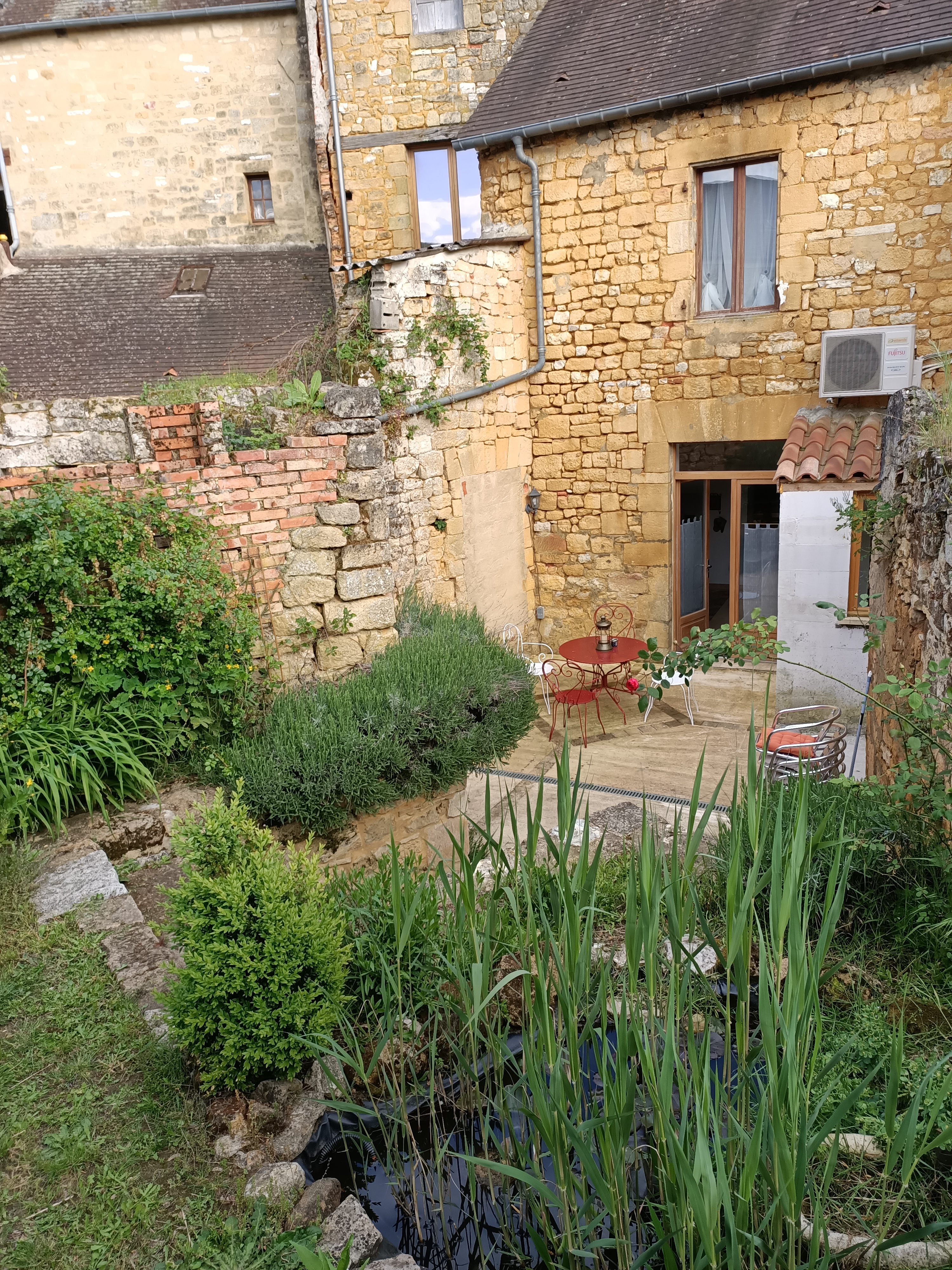 Characterful lodge in the heart of the medieval city