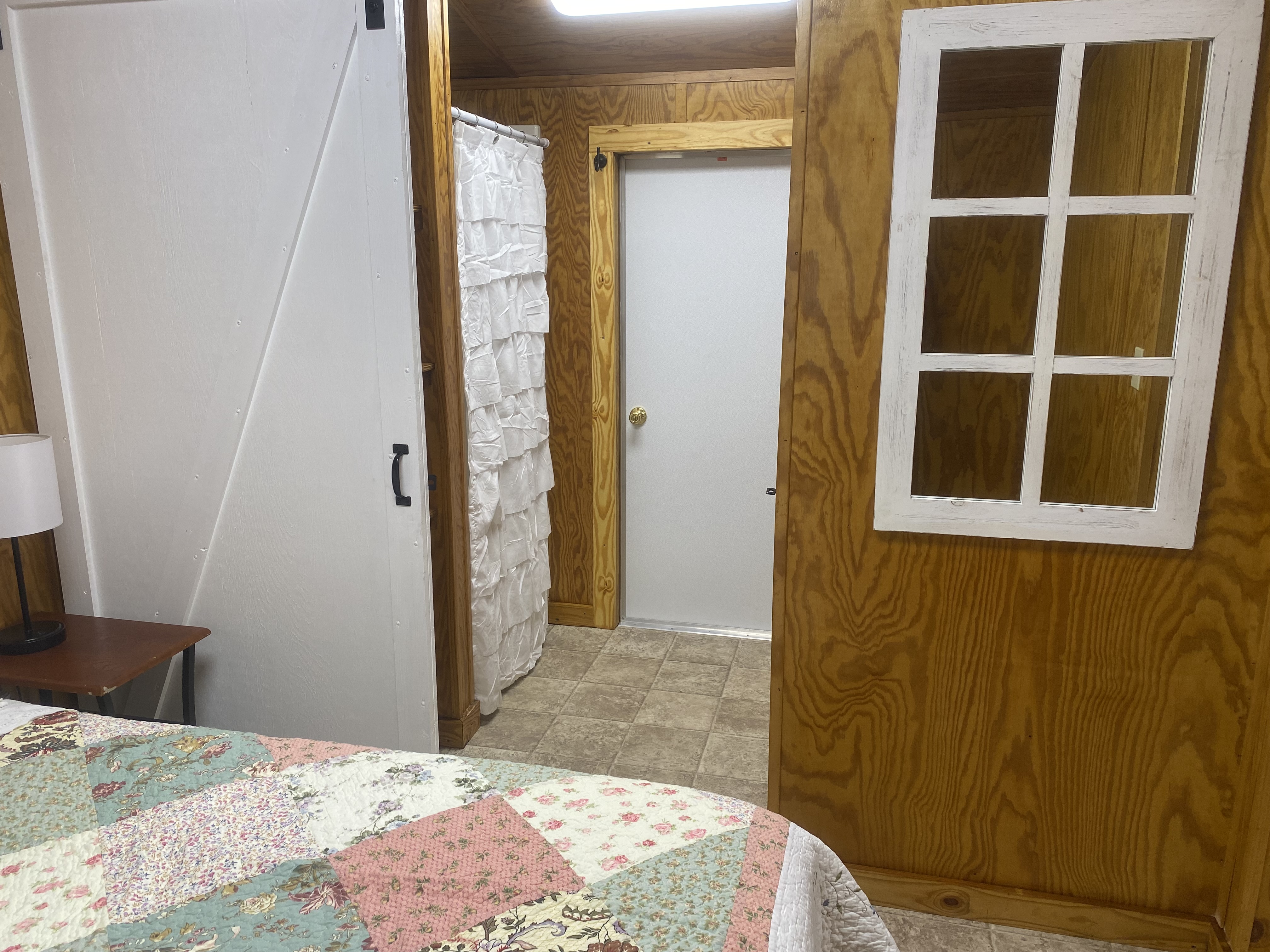 Beautiful country cottage in RV park on 48 acres