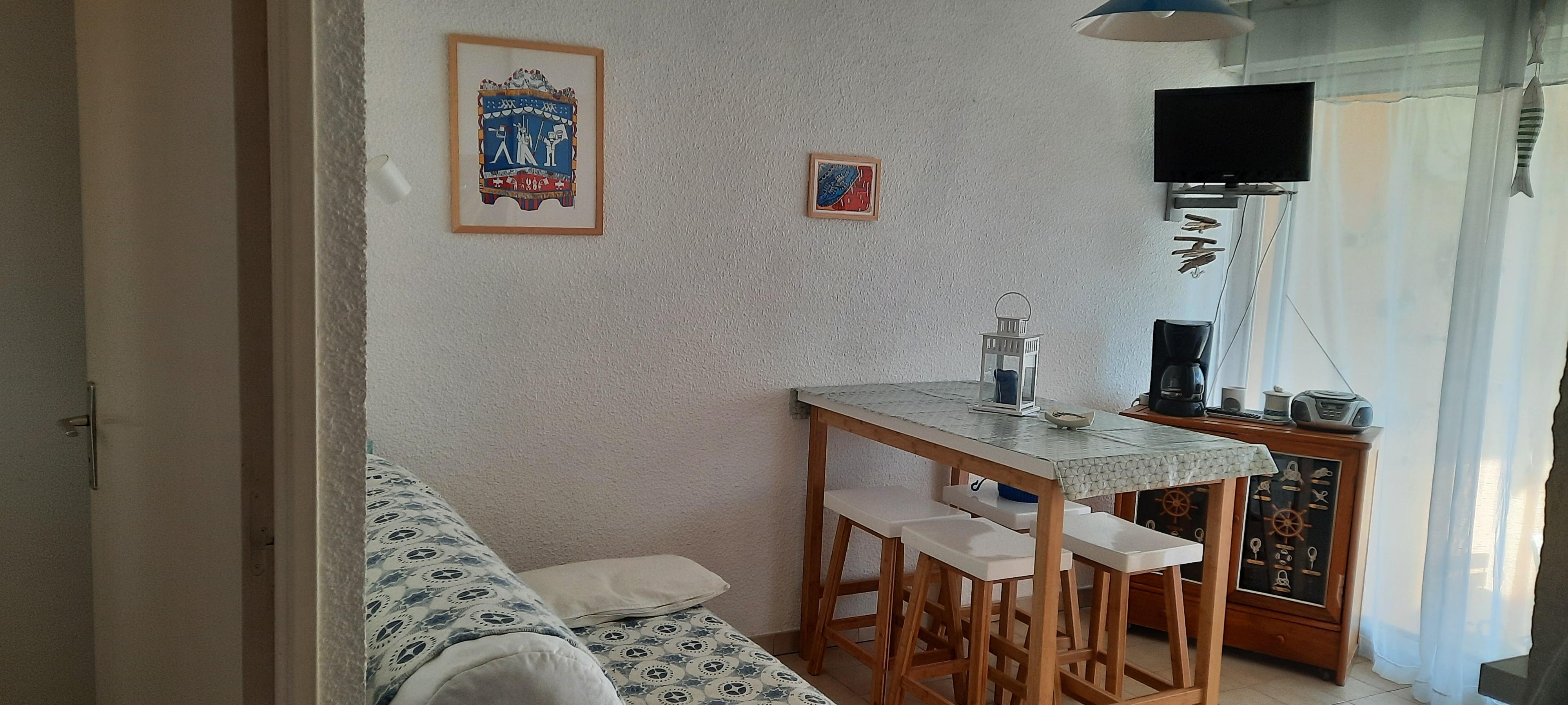Stunning sea view apartment free parking
