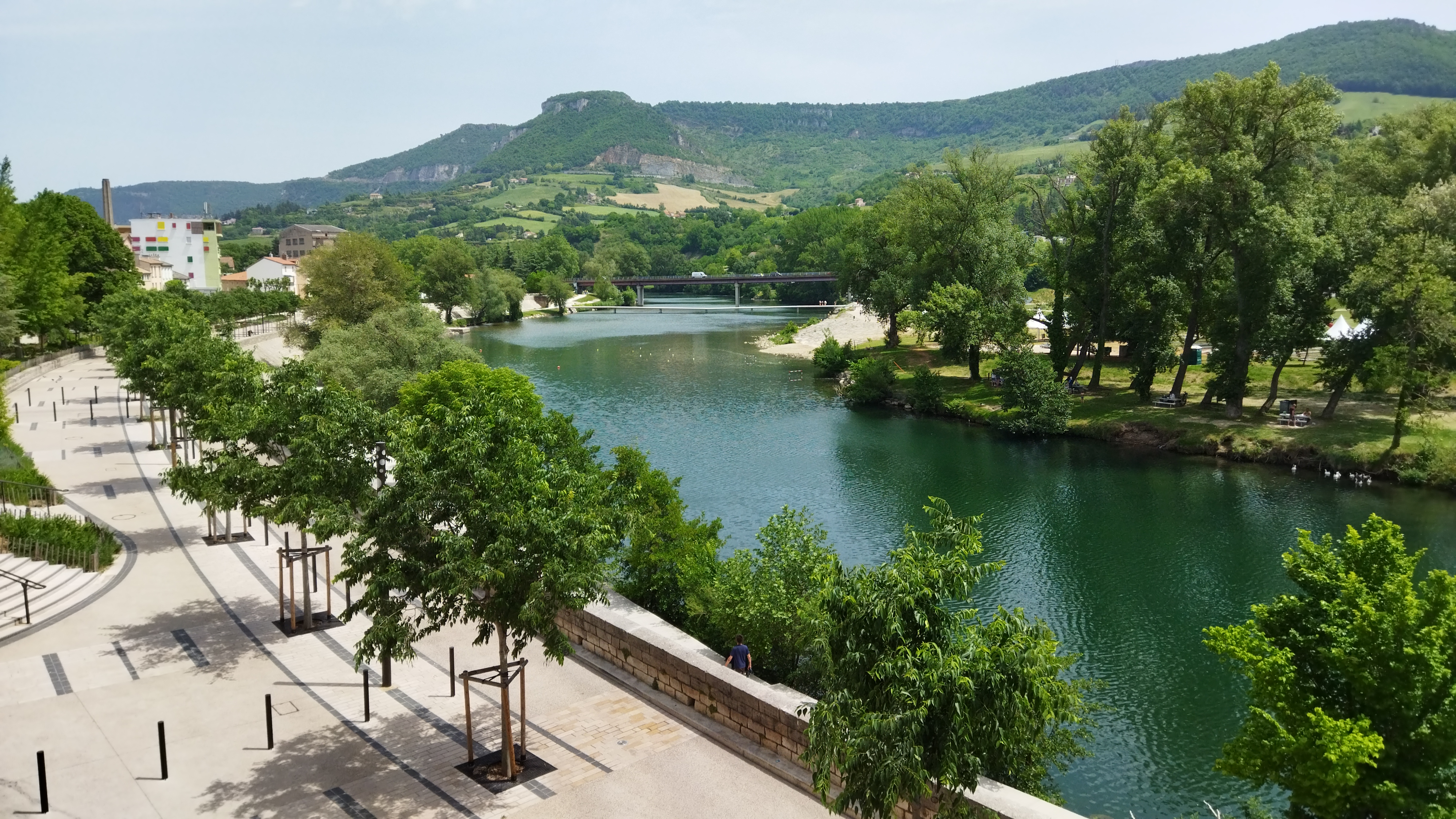 Charming apartment on the edge of the Tarn, Larzac view